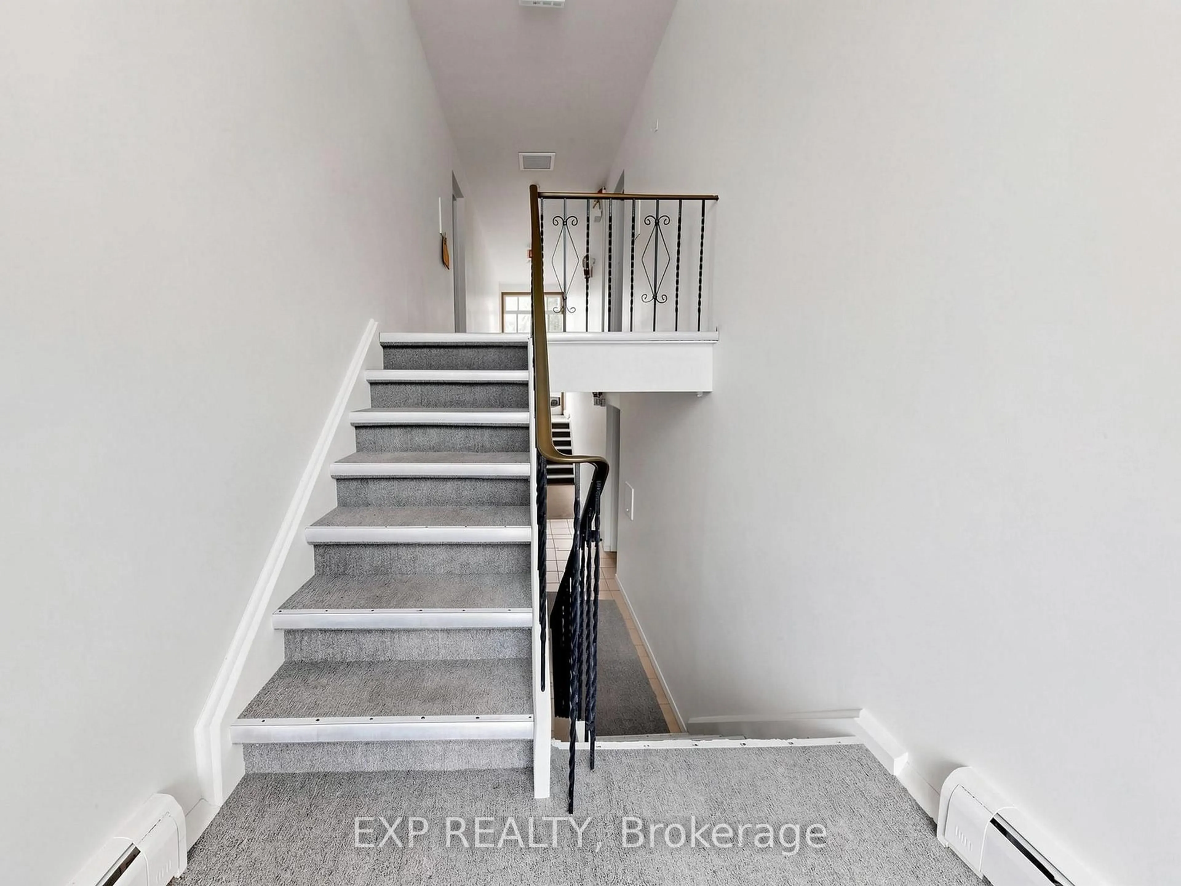 Stairs for 89 Donald St, Barrie Ontario L4N 1E6