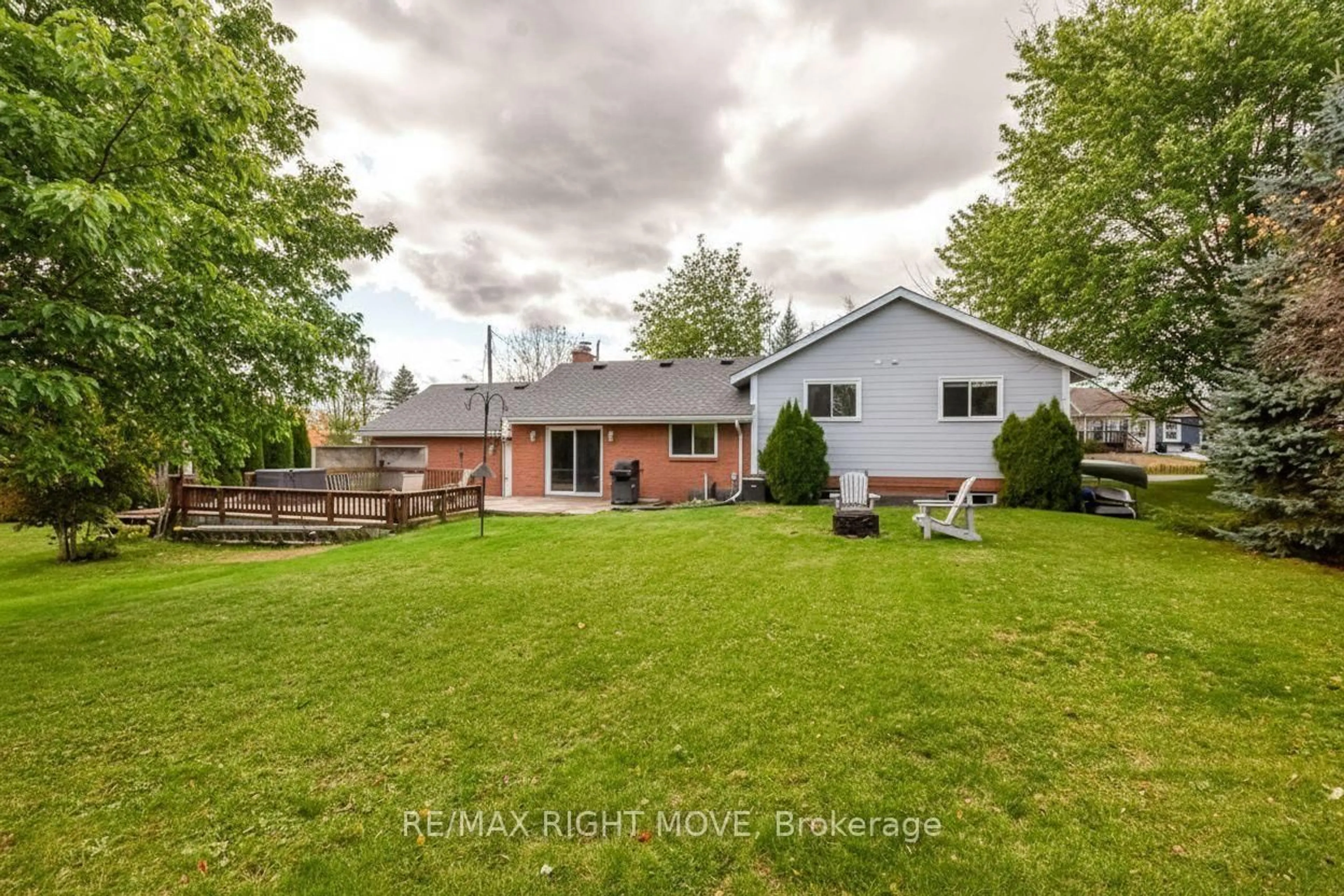 A pic from outside/outdoor area/front of a property/back of a property/a pic from drone, unknown for 3811 Leo Cres, Ramara Ontario L3V 0L1