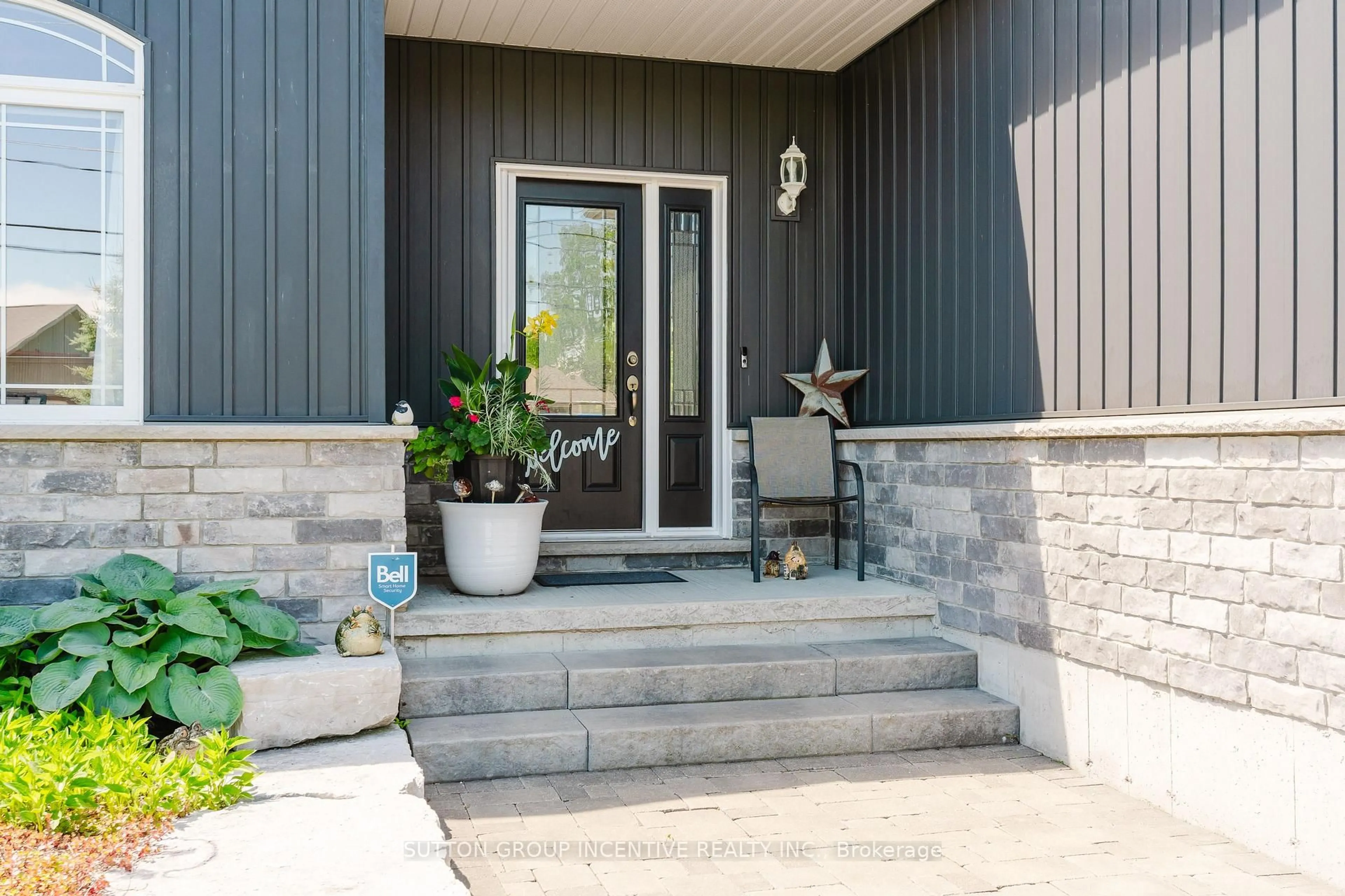 Indoor entryway for 31 Bourgeois Beach Rd, Tay Ontario L0K 2A0