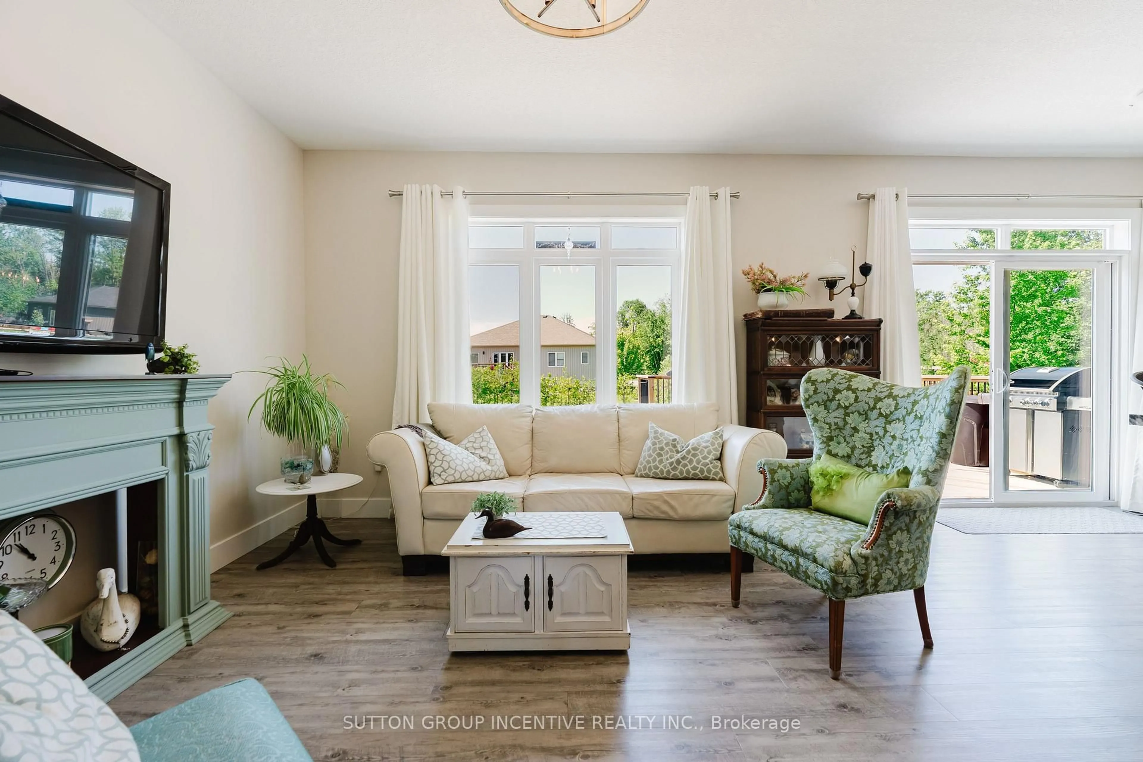 Living room with furniture, wood/laminate floor for 31 Bourgeois Beach Rd, Tay Ontario L0K 2A0