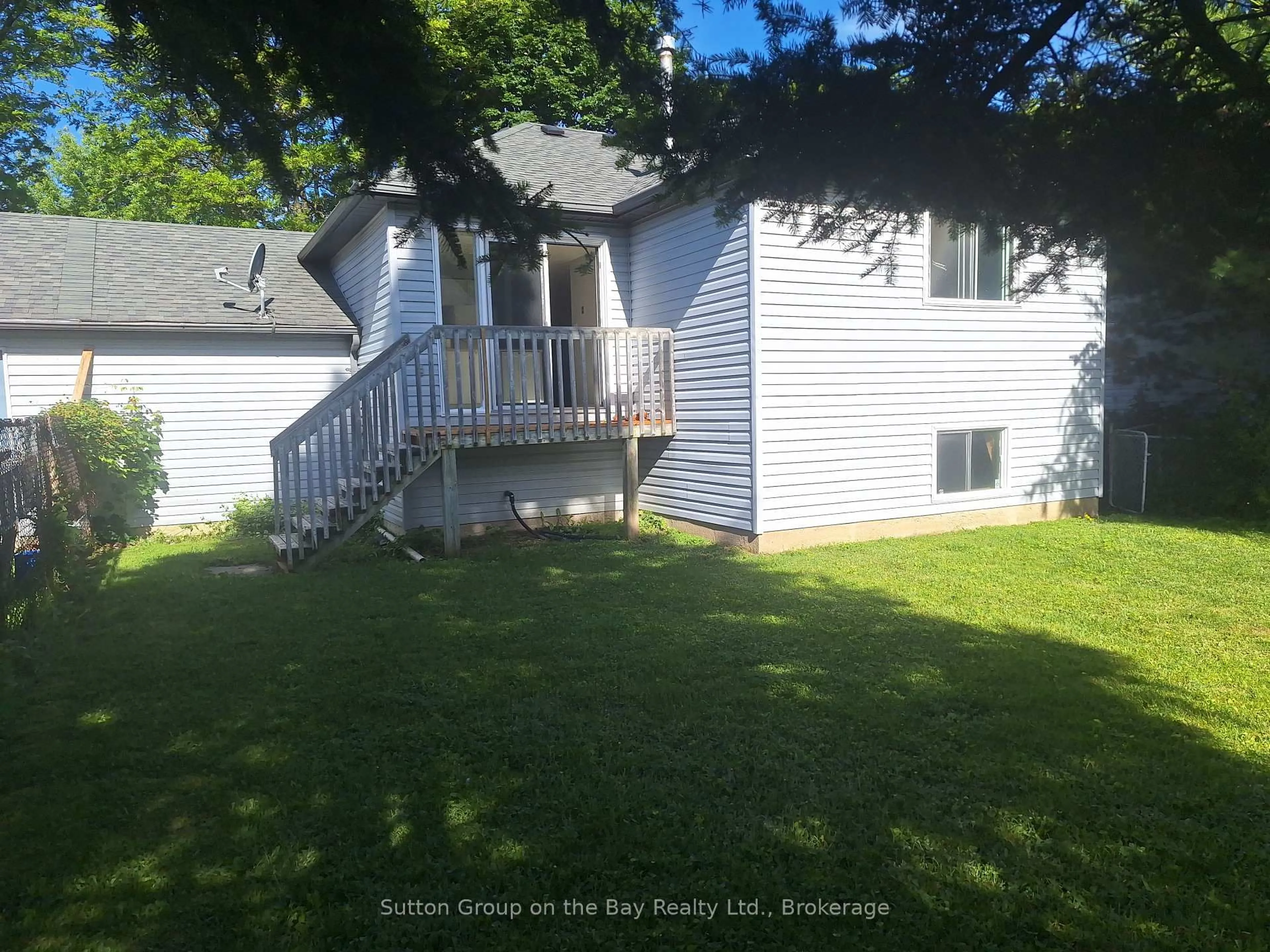 A pic from outside/outdoor area/front of a property/back of a property/a pic from drone, unknown for 67 FERNBROOK Dr, Wasaga Beach Ontario L9Z 1G4