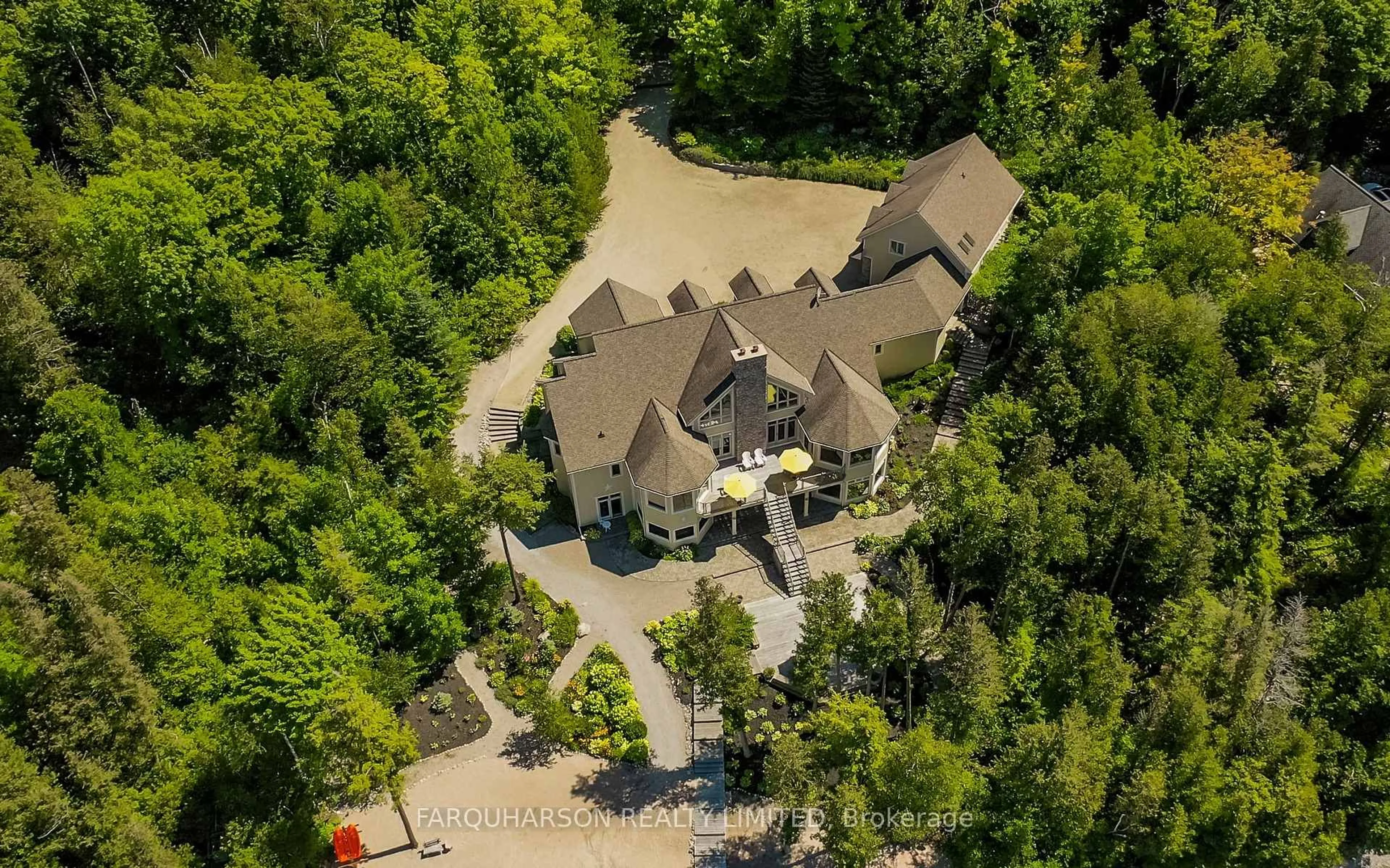 A pic from outside/outdoor area/front of a property/back of a property/a pic from drone, unknown for 114 Melissa Lane, Tiny Ontario L9M 0T8