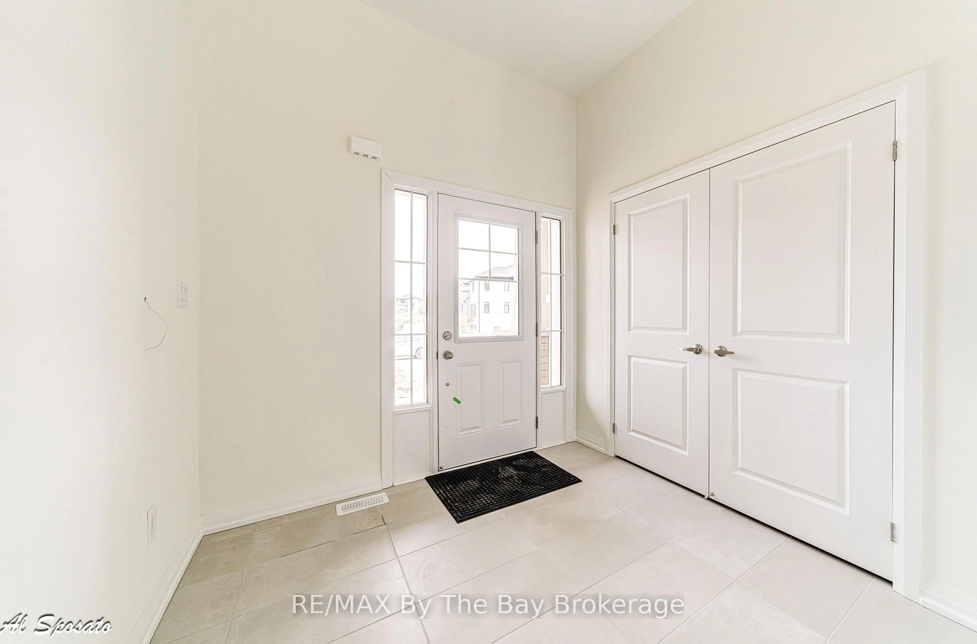 Indoor entryway for 73 Federica Cres, Wasaga Beach Ontario L9Z 0N5