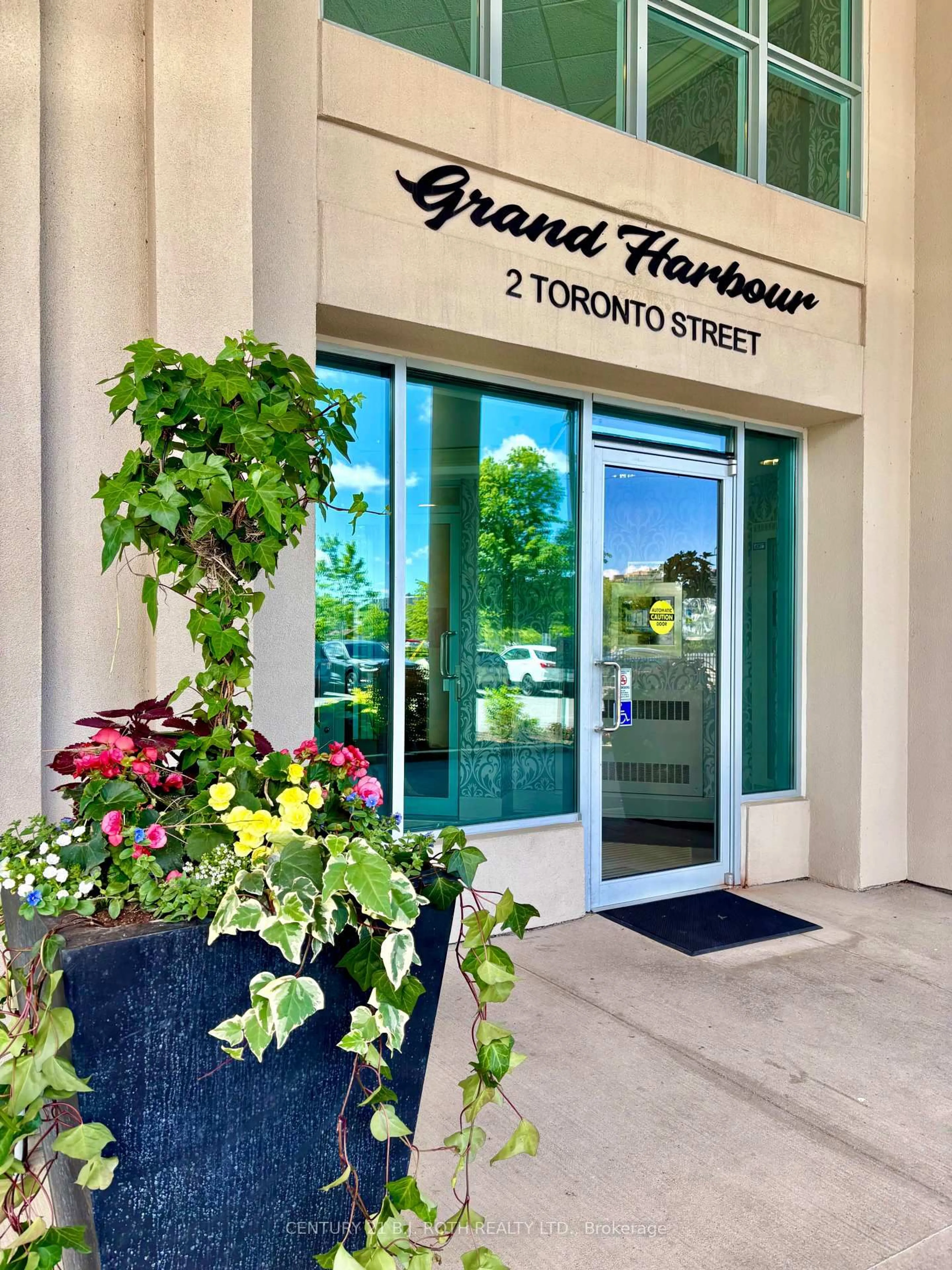 Indoor foyer for 2 TORONTO St #411, Barrie Ontario L4N 9R2