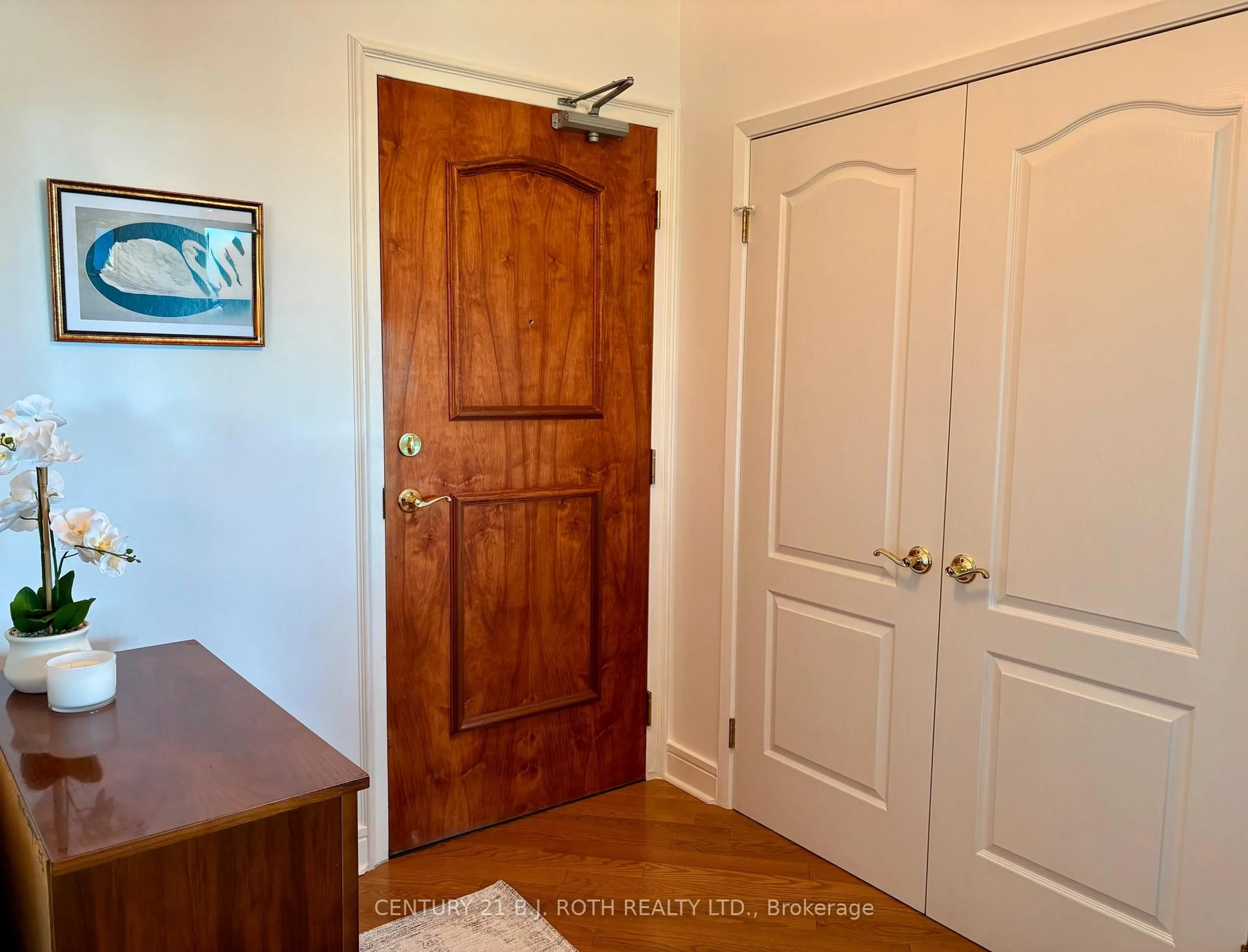 Indoor entryway for 2 TORONTO St #411, Barrie Ontario L4N 9R2