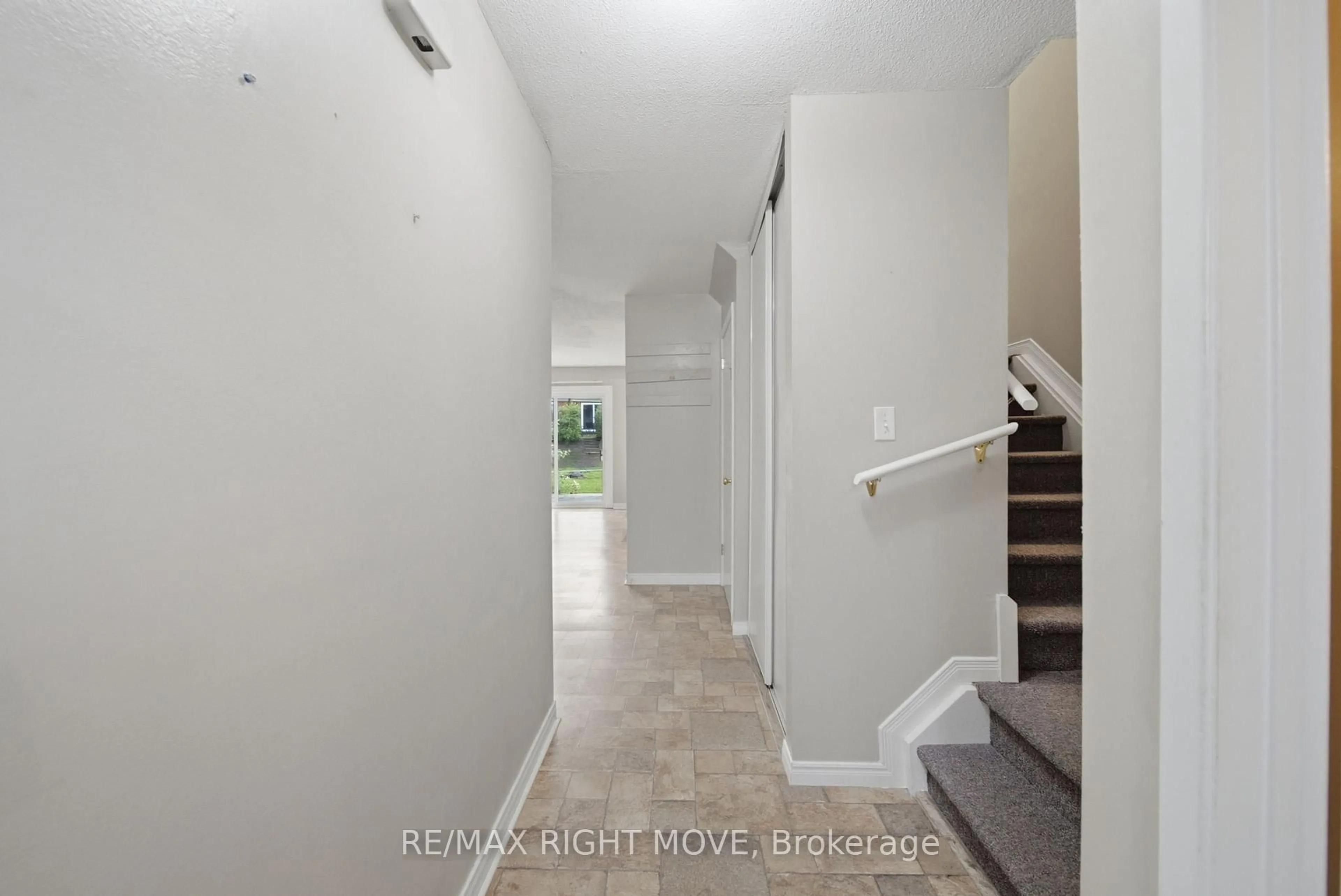 Indoor entryway for 441 Barrie Rd #69, Orillia Ontario L3V 6T9