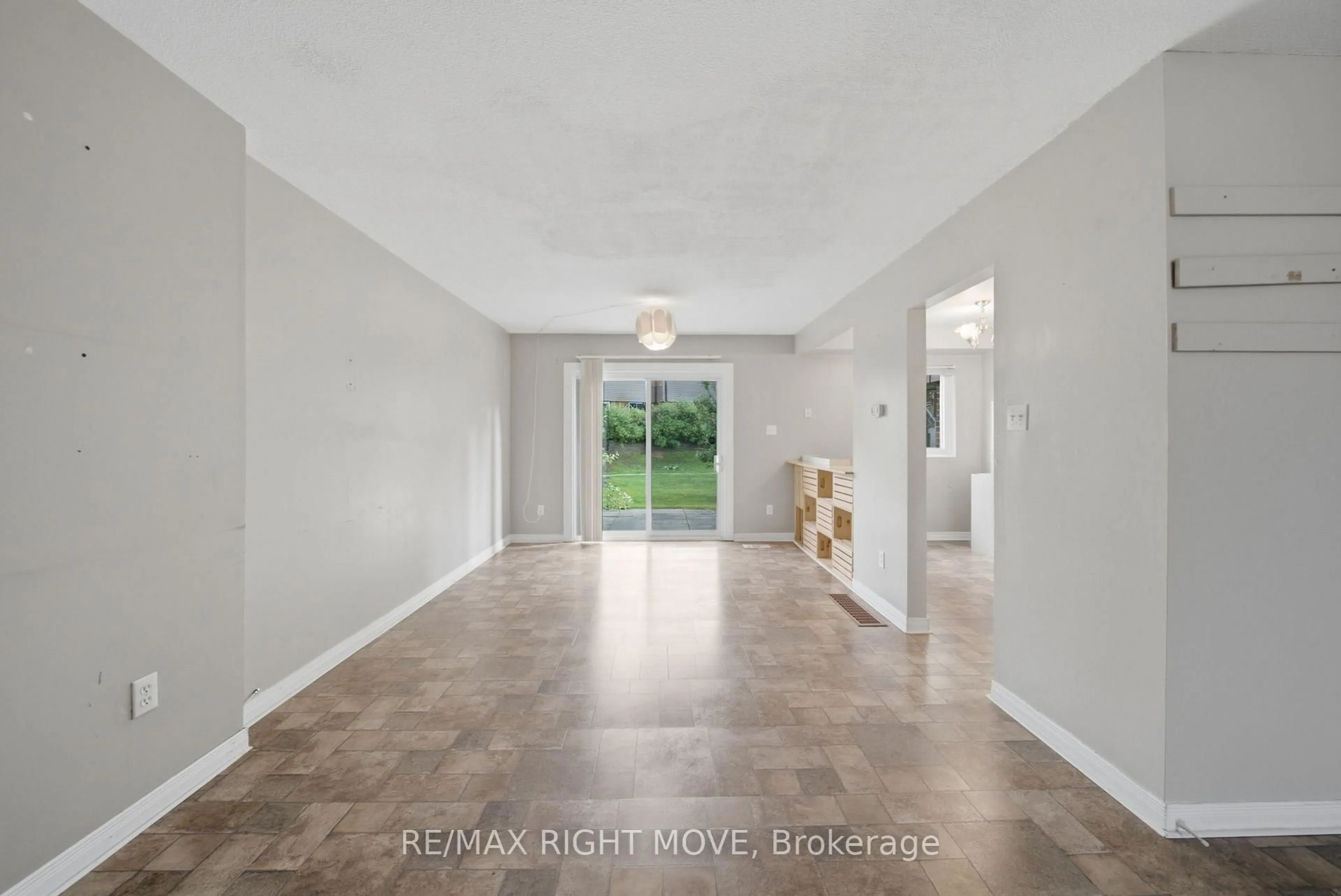 Indoor entryway for 441 Barrie Rd #69, Orillia Ontario L3V 6T9