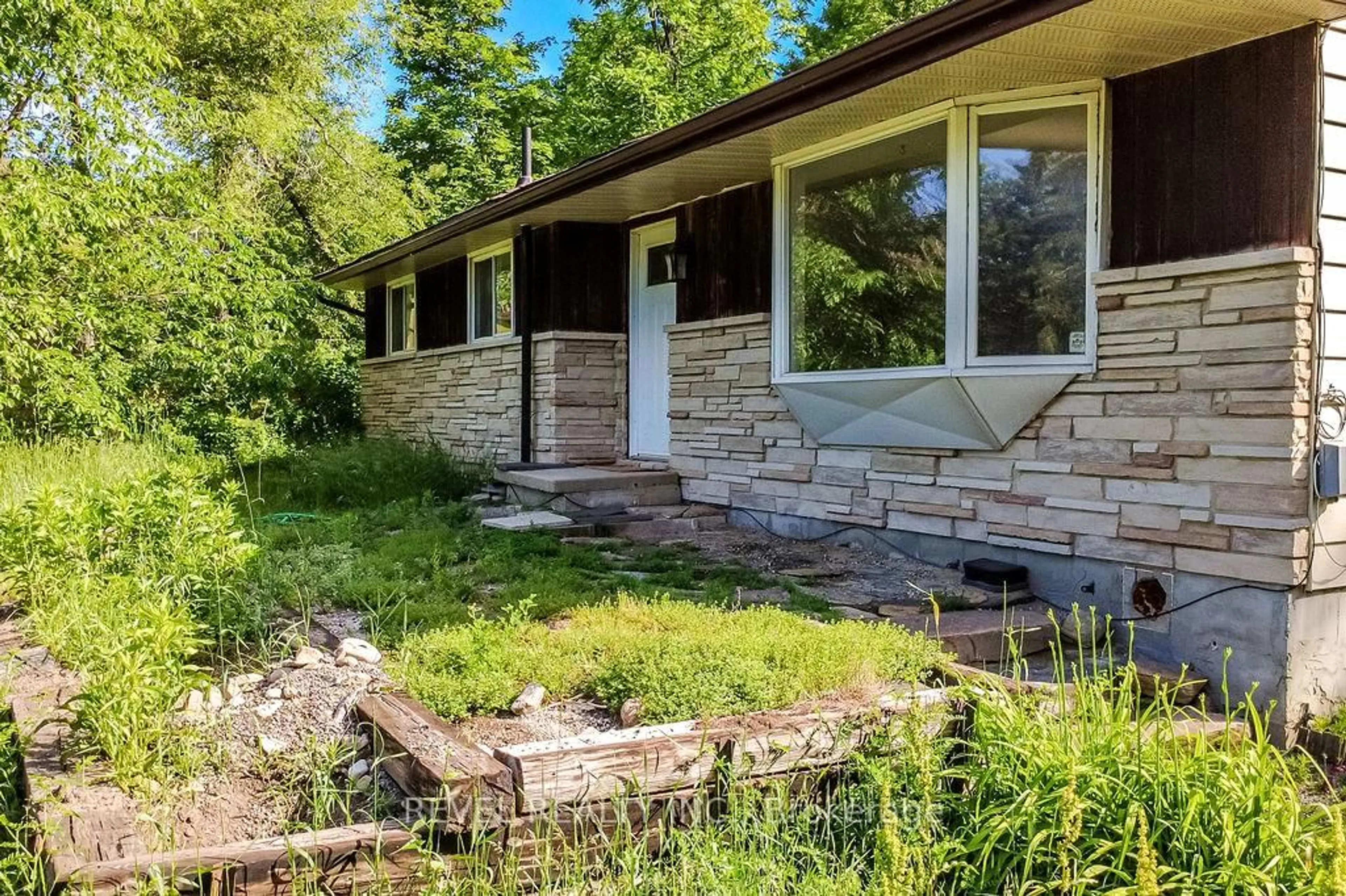 Patio, unknown for 11553 COUNTY ROAD 27 Rd, Springwater Ontario L0L 1X1
