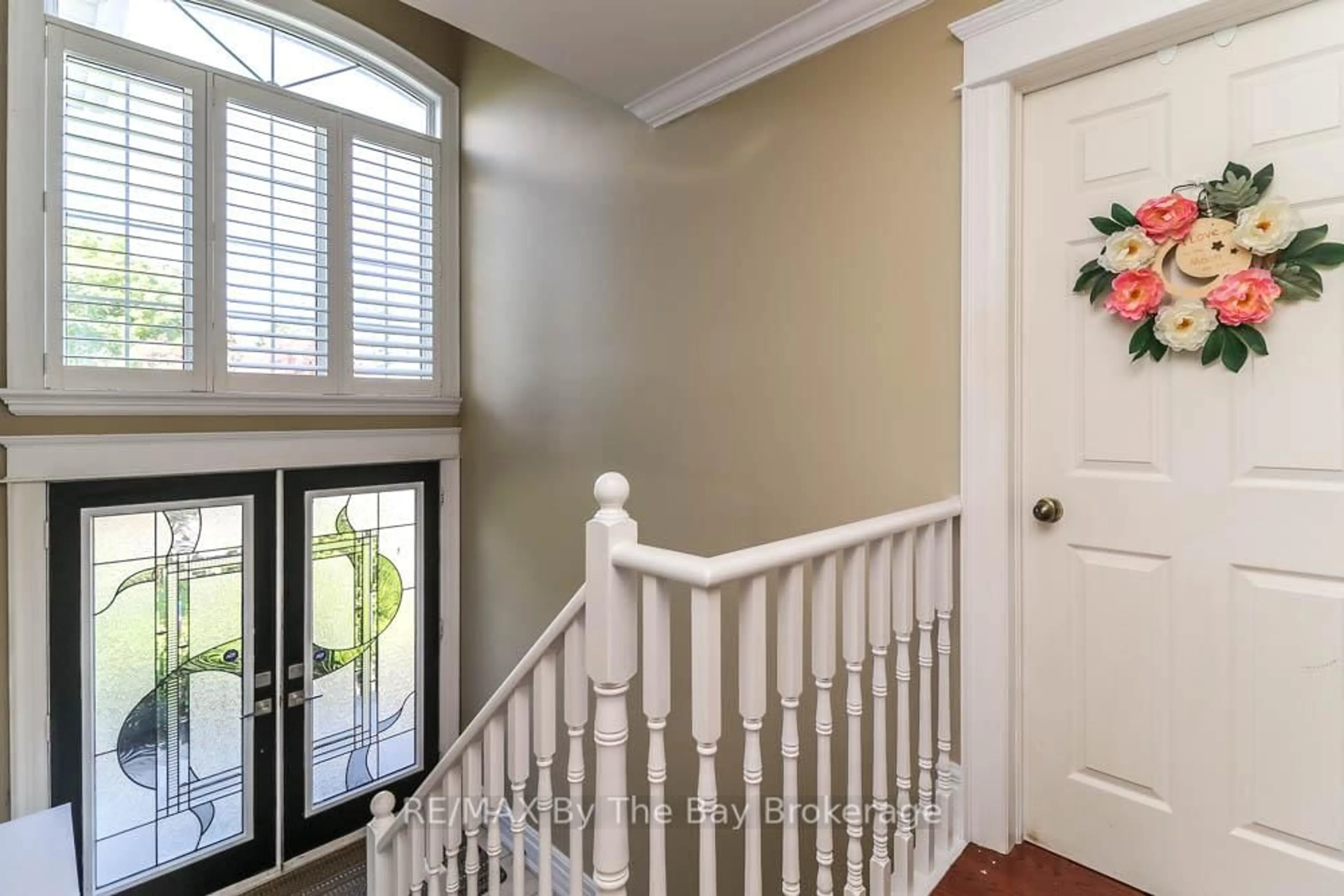 Indoor entryway for 121 Royal Beech Dr, Wasaga Beach Ontario L9Z 2N2