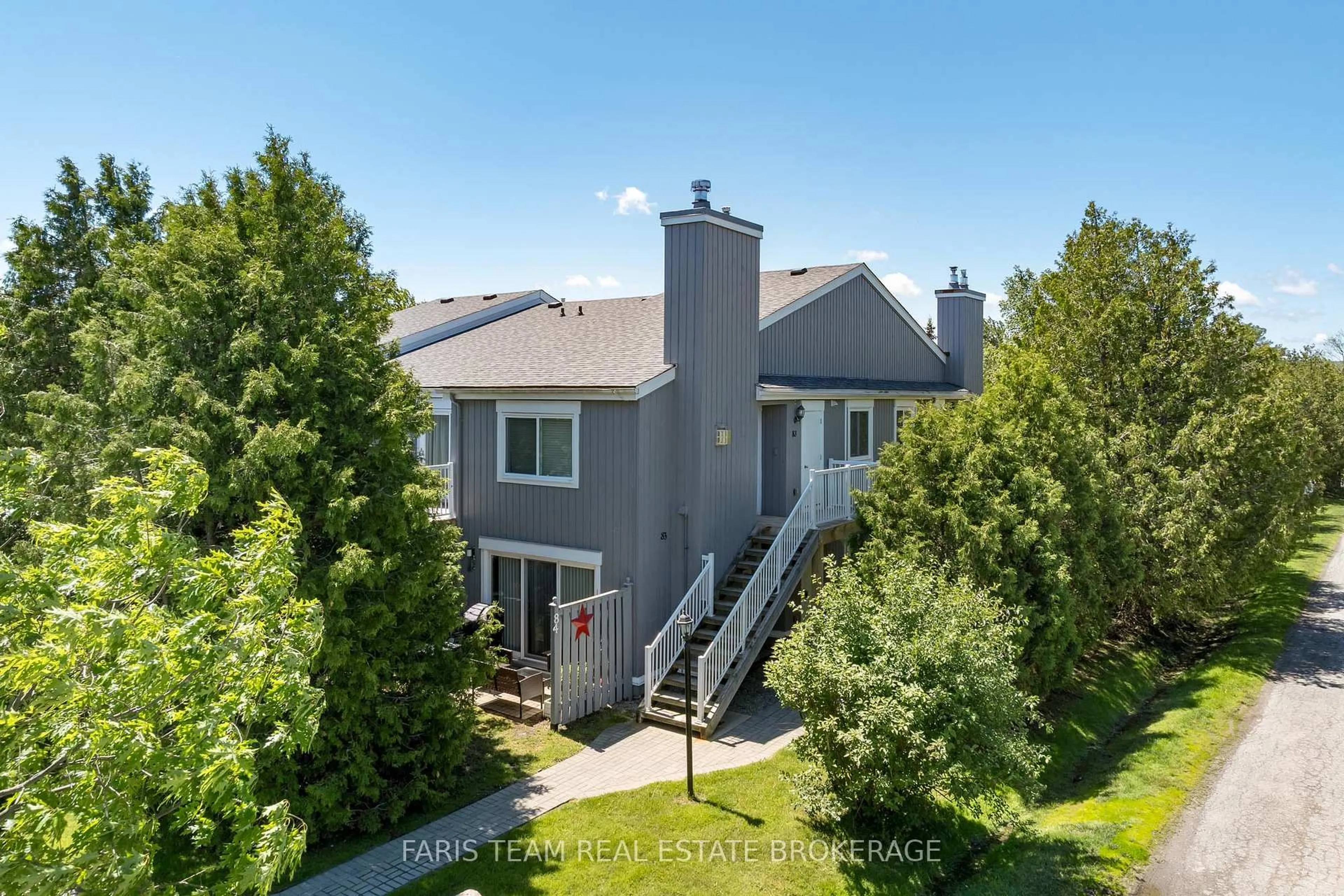 A pic from outside/outdoor area/front of a property/back of a property/a pic from drone, unknown for 23 Dawson Dr #84, Collingwood Ontario L9Y 5B4