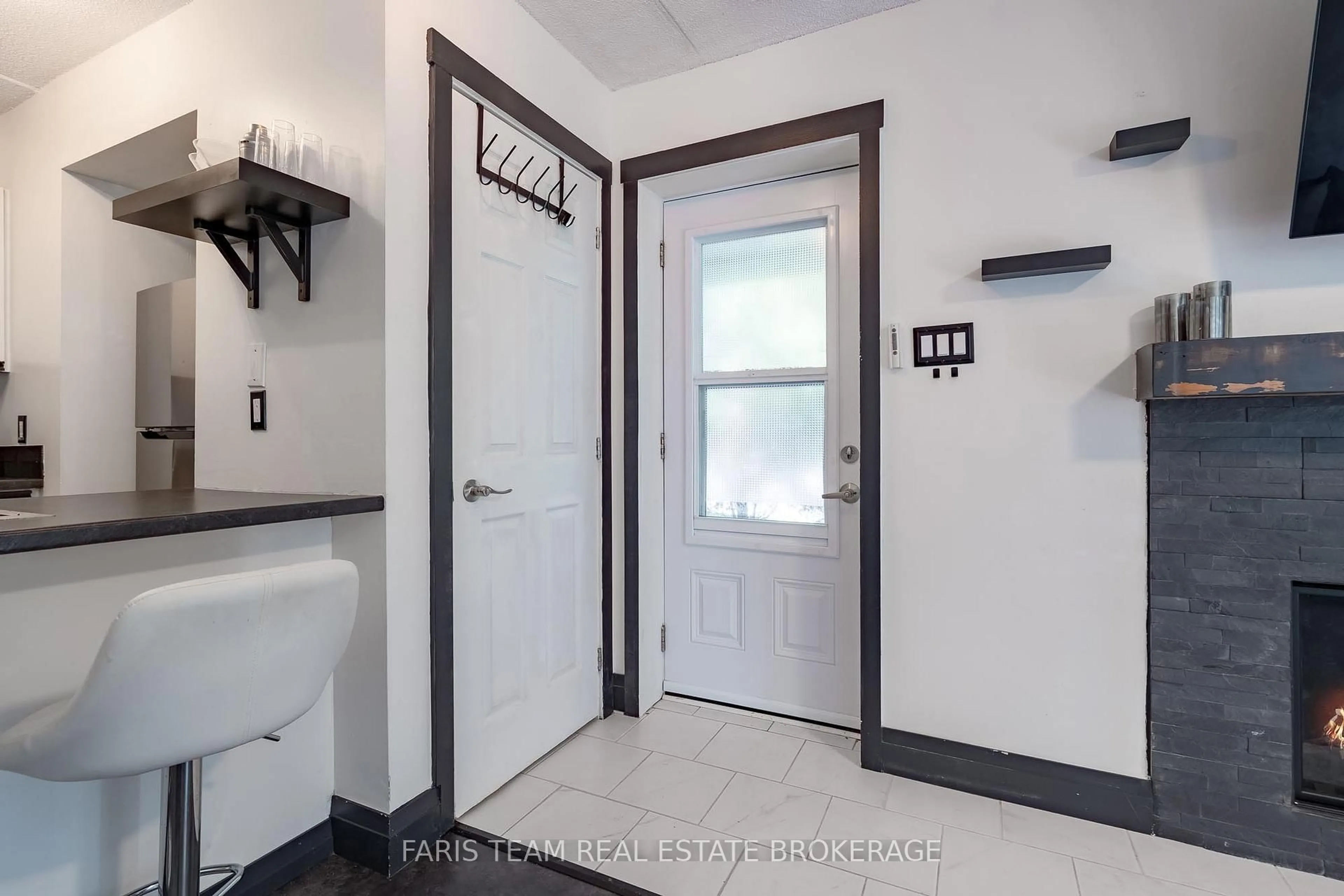 Indoor entryway for 23 Dawson Dr #84, Collingwood Ontario L9Y 5B4