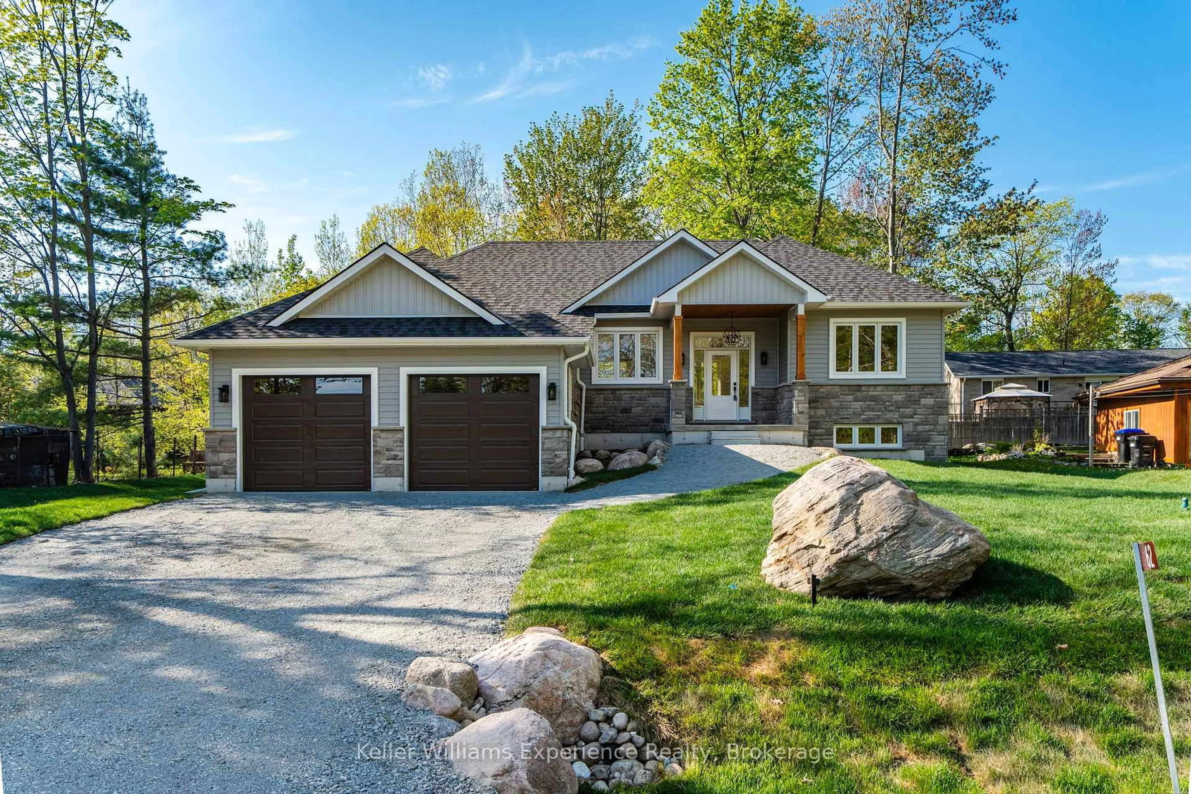 Home with brick exterior material, street for 62 Rue Vanier, Tiny Ontario L9M 0J2