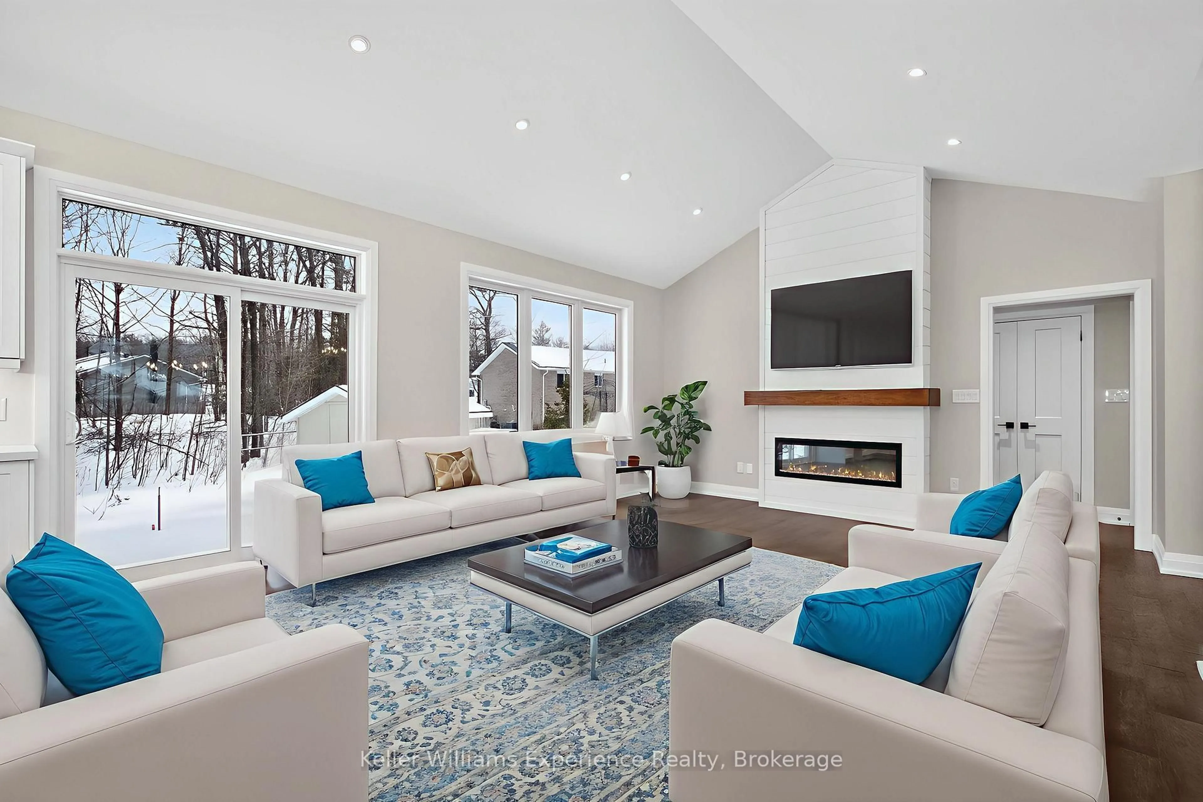 Living room with furniture, unknown for 62 Rue Vanier, Tiny Ontario L9M 0J2