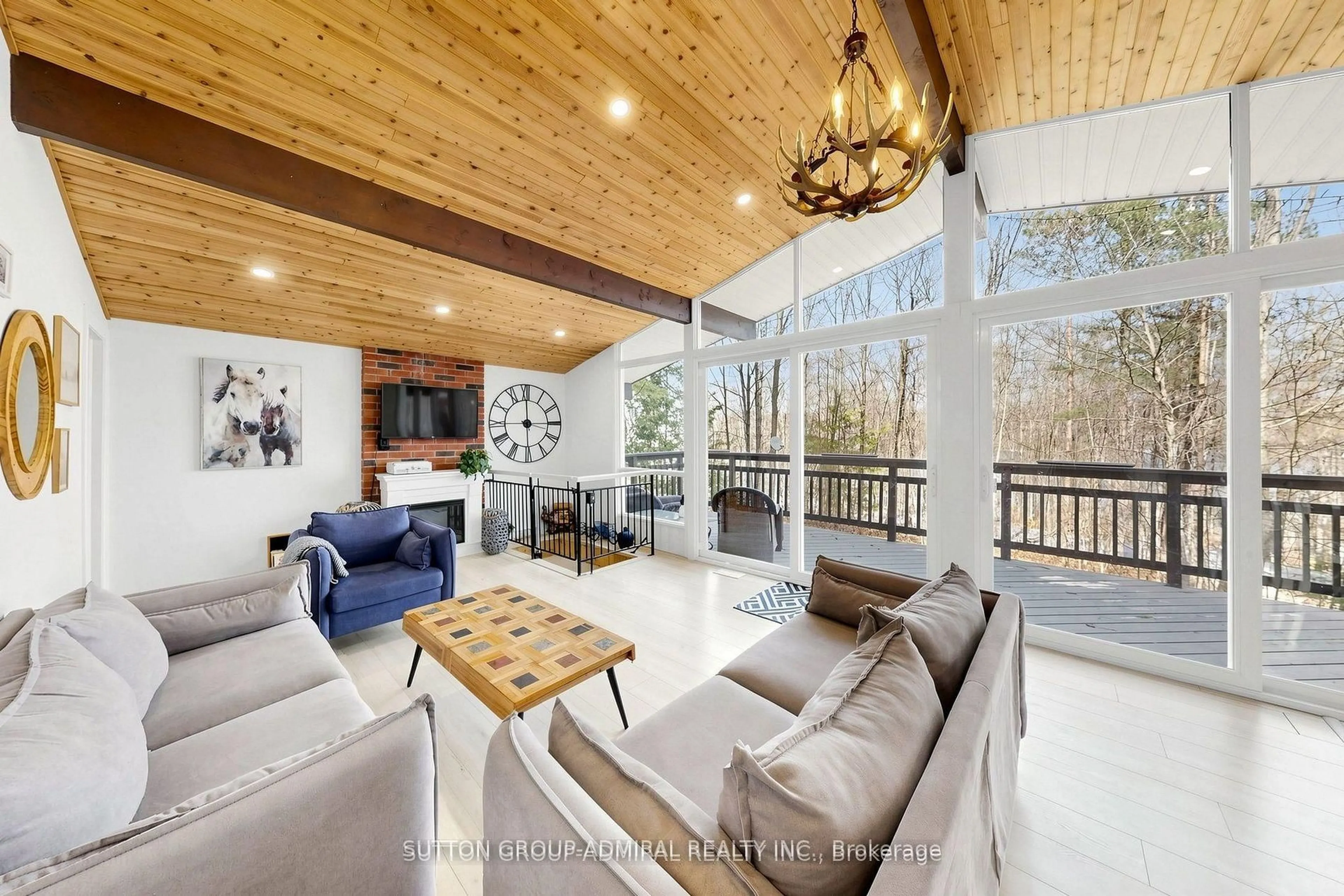 Living room with furniture, unknown for 28 Timcourt Dr, Tiny Ontario L9M 0B9
