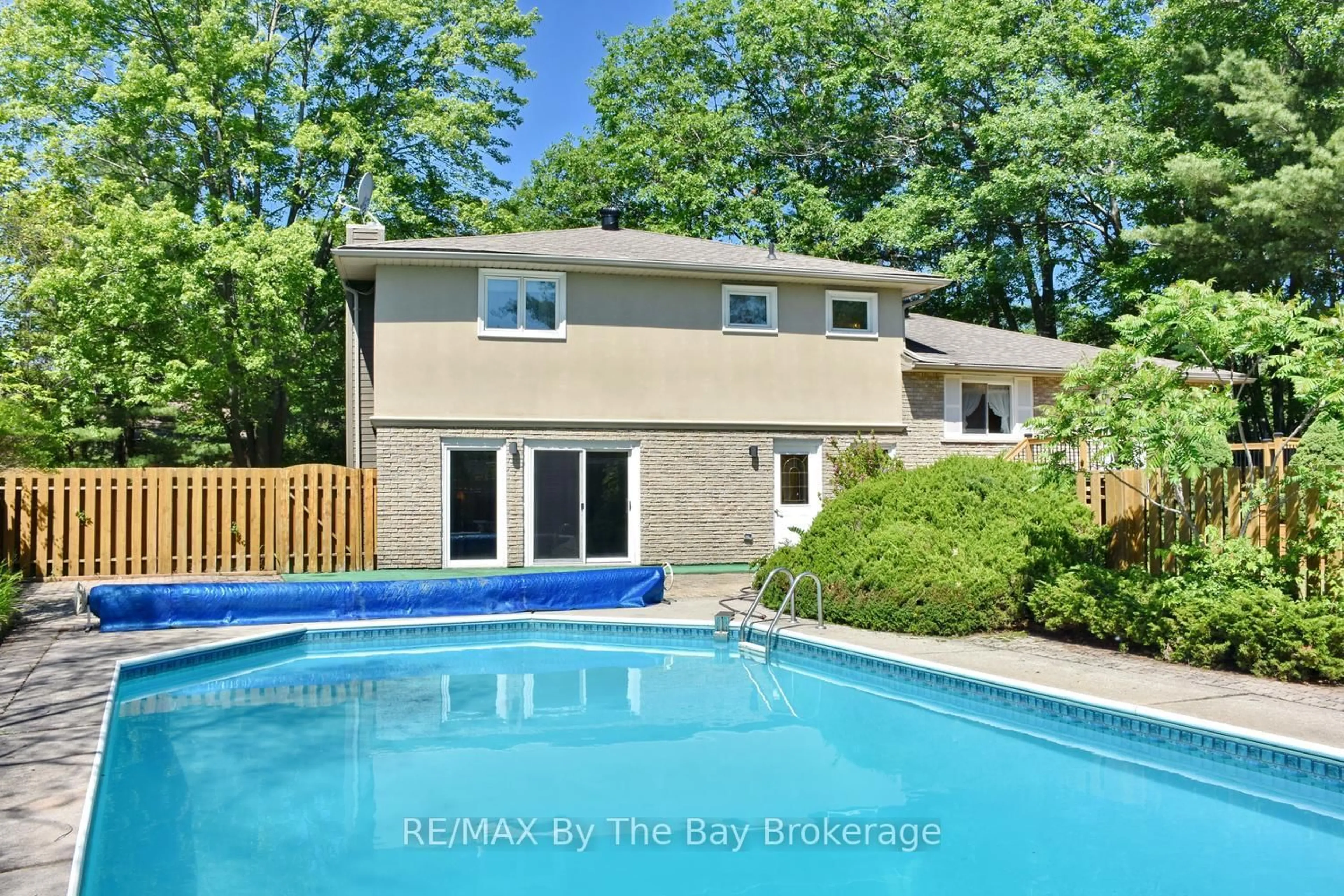 Pool for 69 Frederick Dr, Wasaga Beach Ontario L9Z 1P9