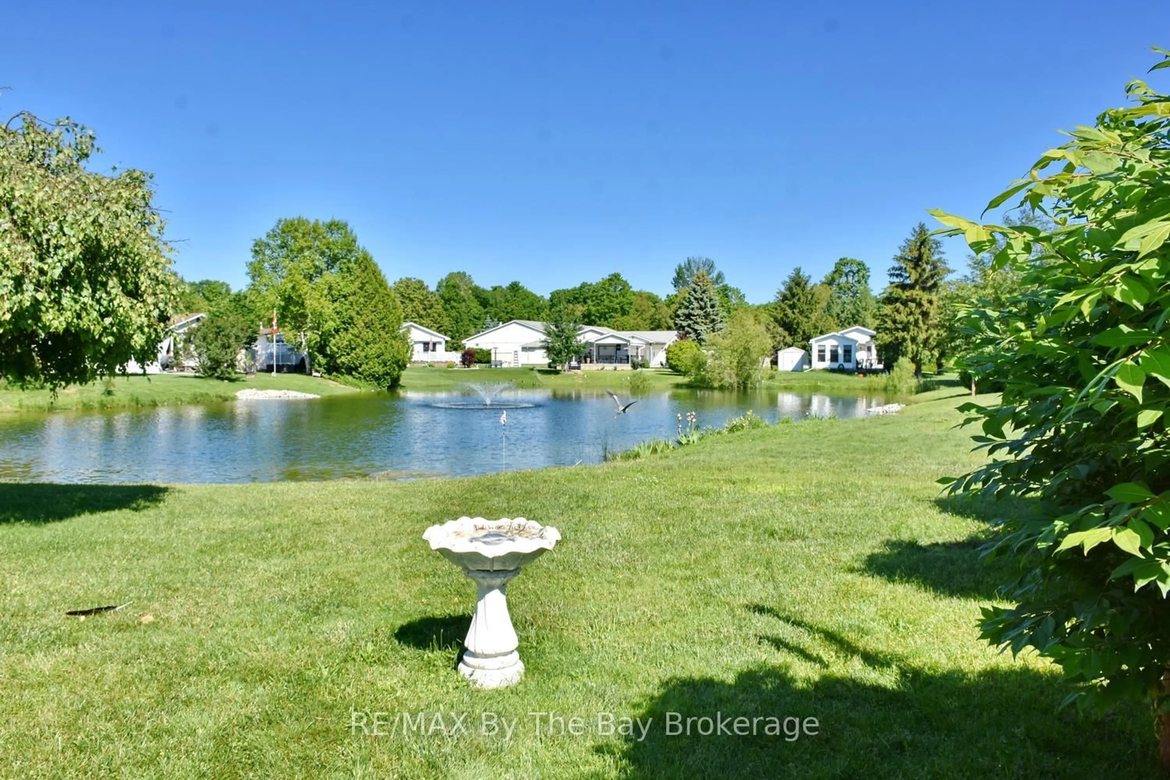 A pic from outside/outdoor area/front of a property/back of a property/a pic from drone, water/lake/river/ocean view for 12 Indiana Ave, Wasaga Beach Ontario L9Z 3A8