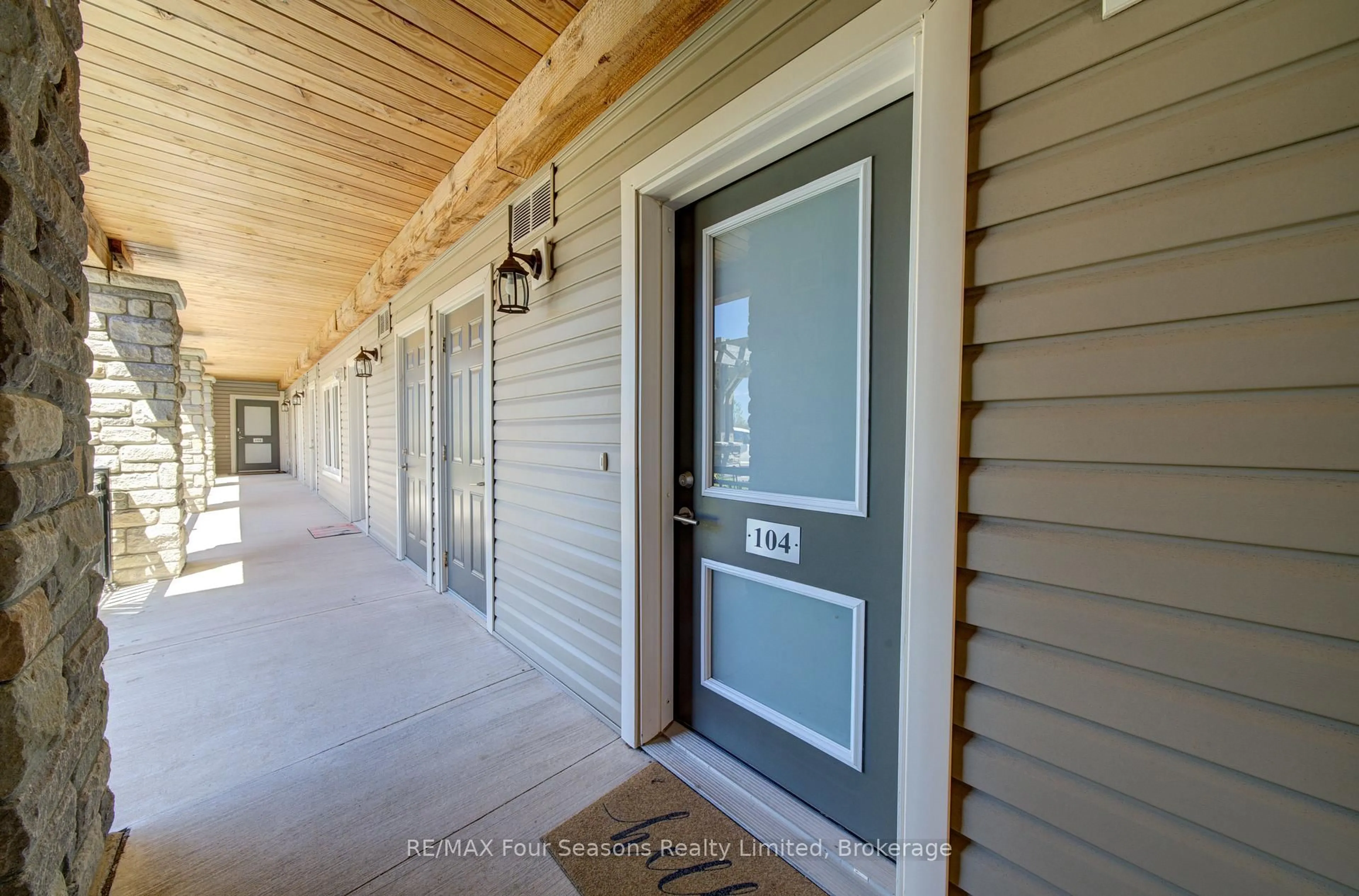 Indoor entryway for 5 Anchorage Cres #104, Collingwood Ontario L9Y 0Y6