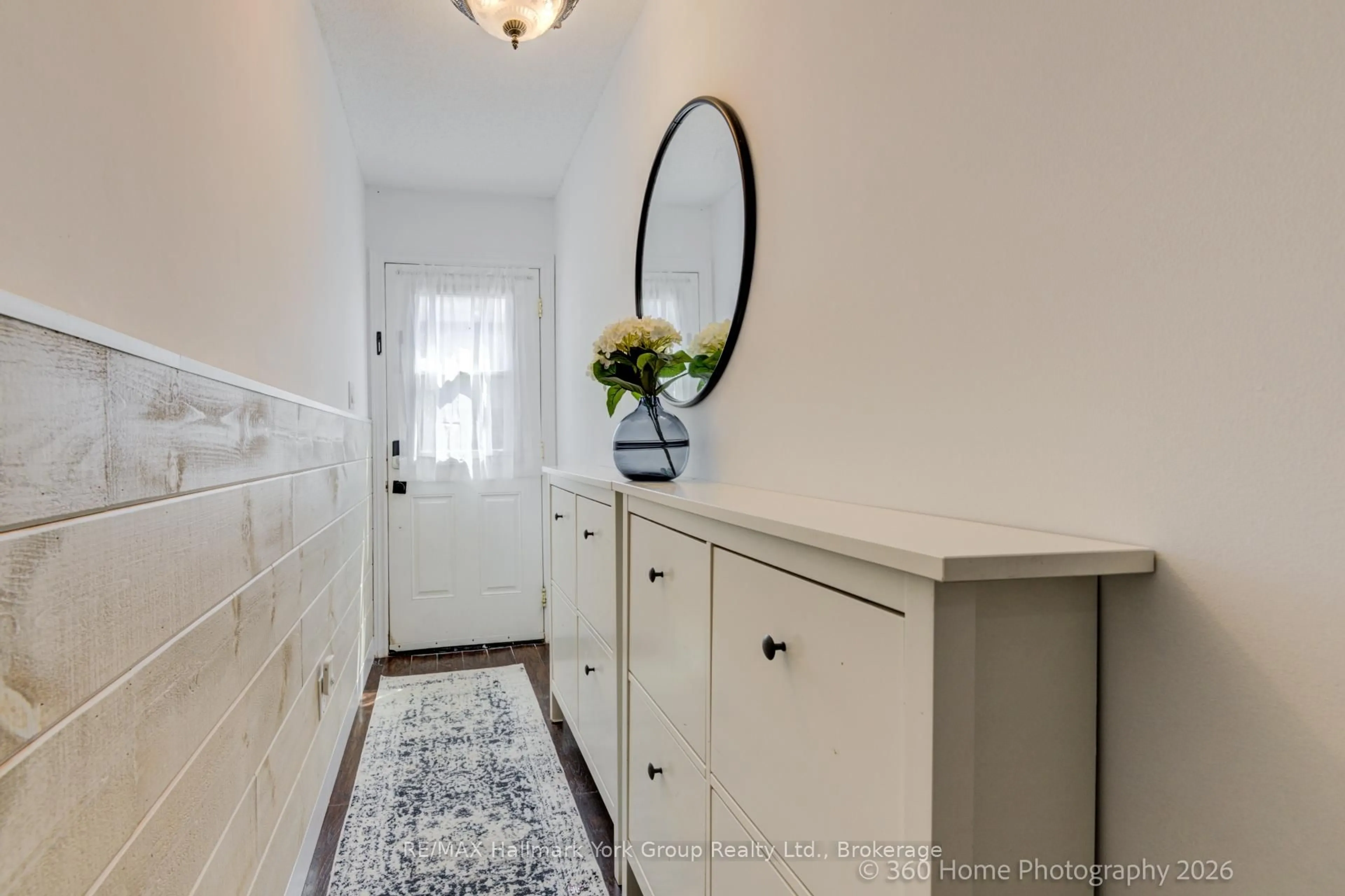 Indoor entryway for 502 ESSA Rd #16, Barrie Ontario L4N 7L4