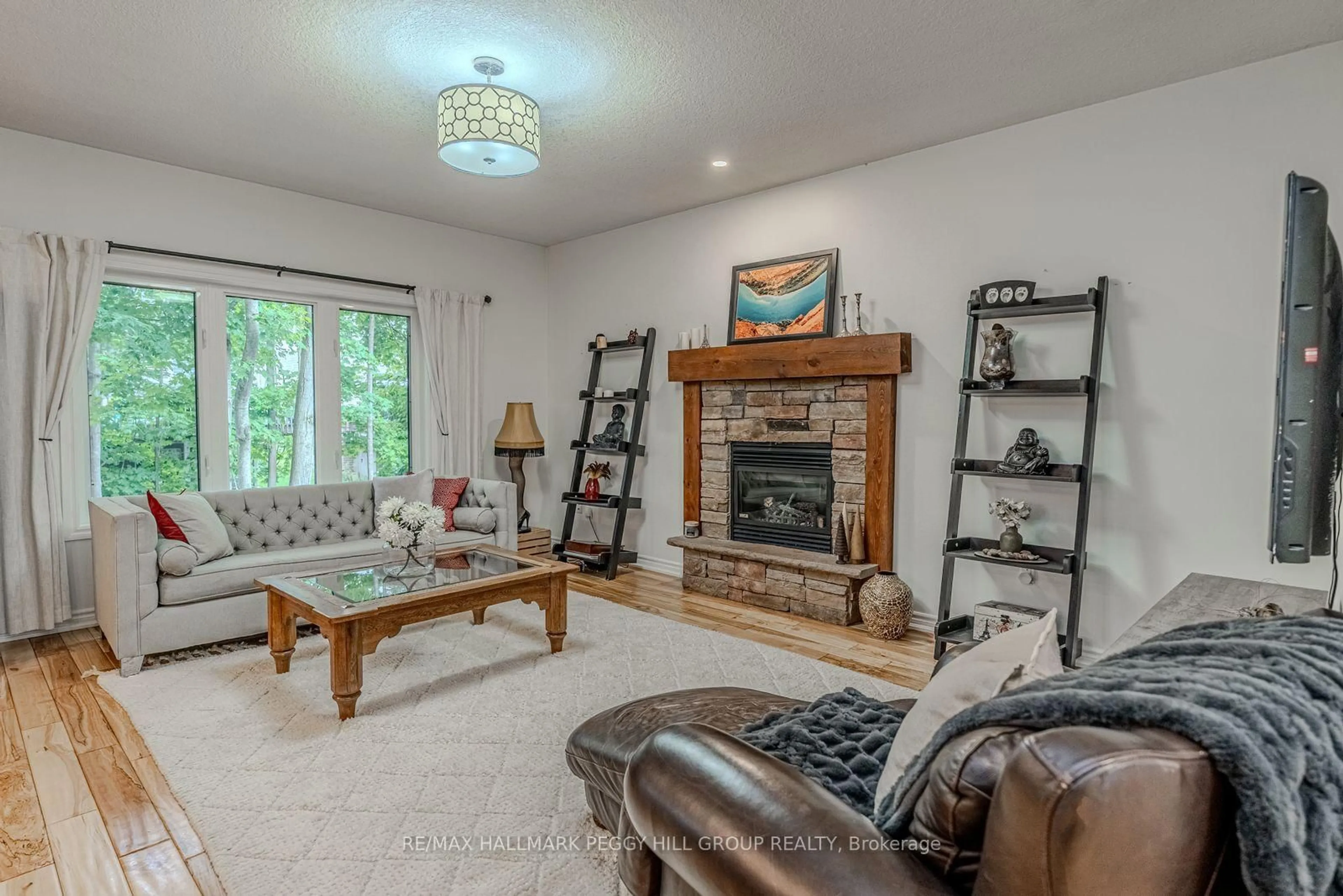 Living room with furniture, unknown for 11 Oakmont Ave, Oro-Medonte Ontario L0L 2L0