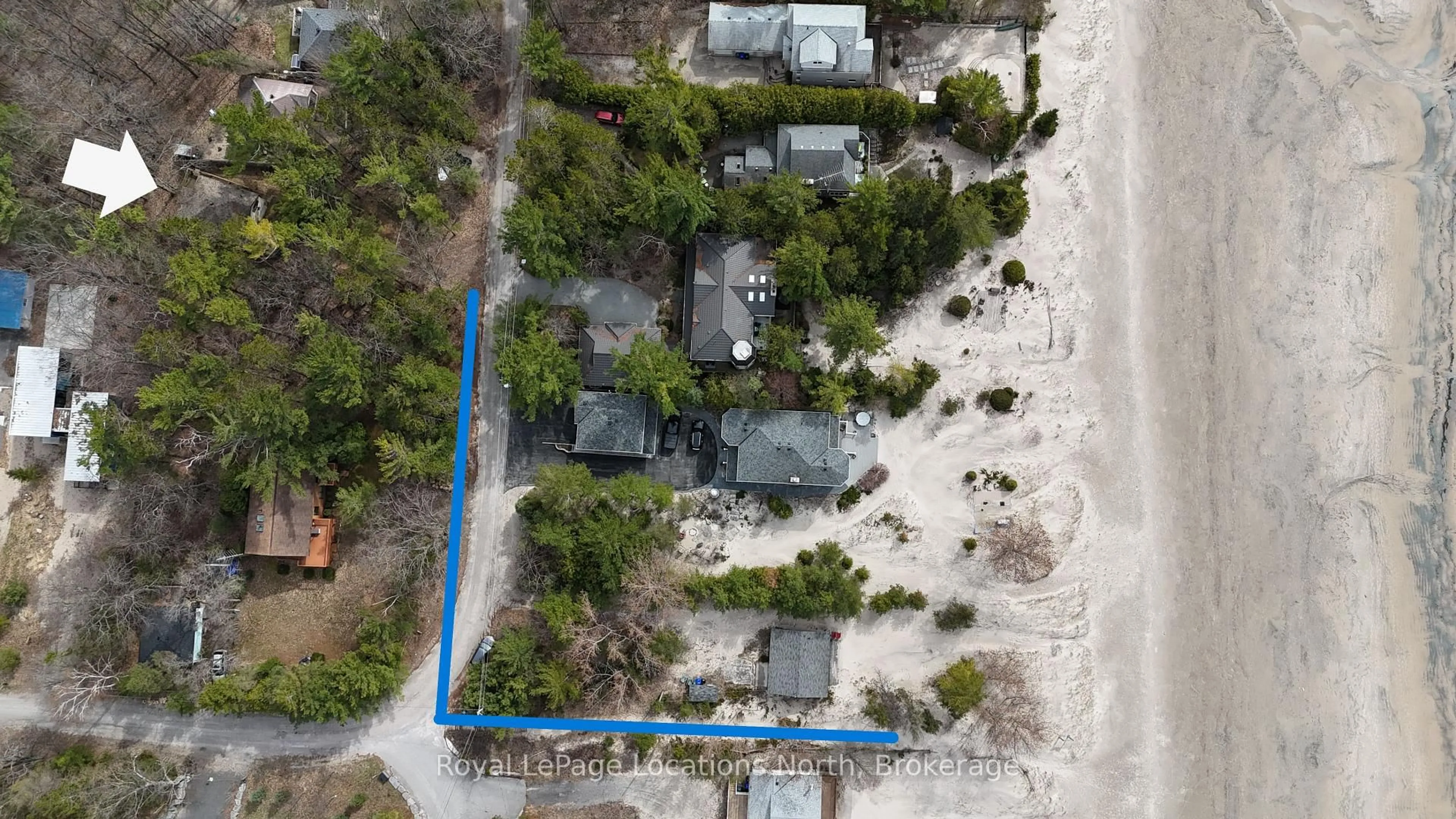 A pic from outside/outdoor area/front of a property/back of a property/a pic from drone, street for 25 Balmoral Ave, Tiny Ontario L0L 1P1
