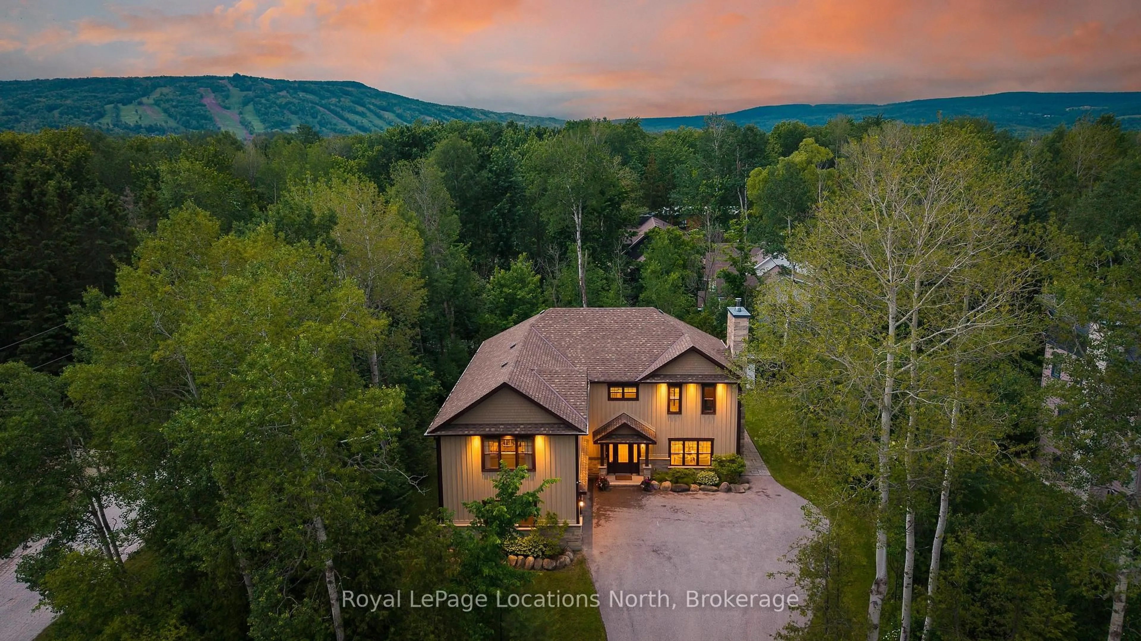 A pic from outside/outdoor area/front of a property/back of a property/a pic from drone, mountain view for 4 Woodview Dr, Clearview Ontario L9Y 3Y9