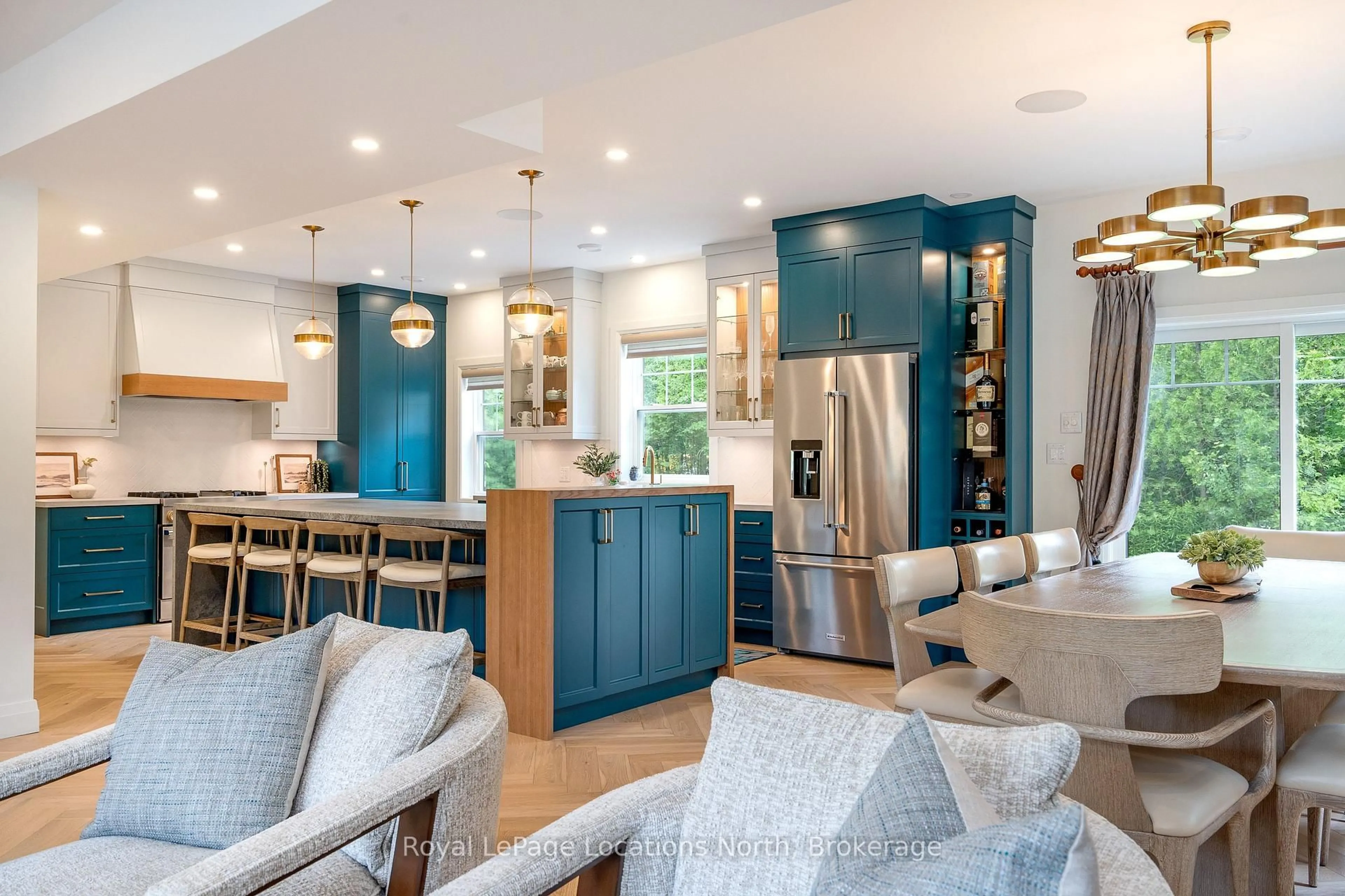 Open concept kitchen, unknown for 4 Woodview Dr, Clearview Ontario L9Y 3Y9