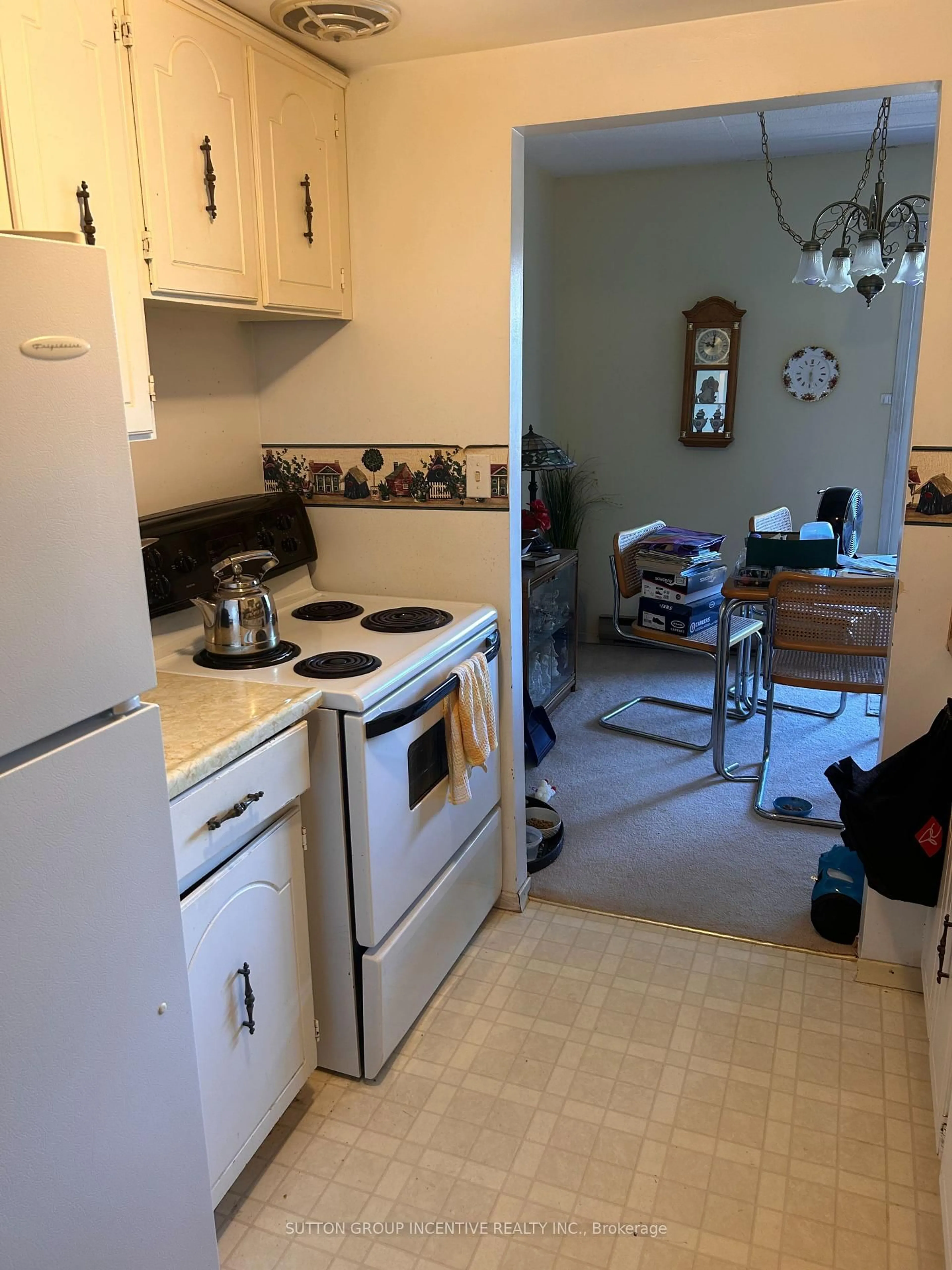 Standard kitchen, unknown for 184 Eighth St #206, Collingwood Ontario L9Y 2C8