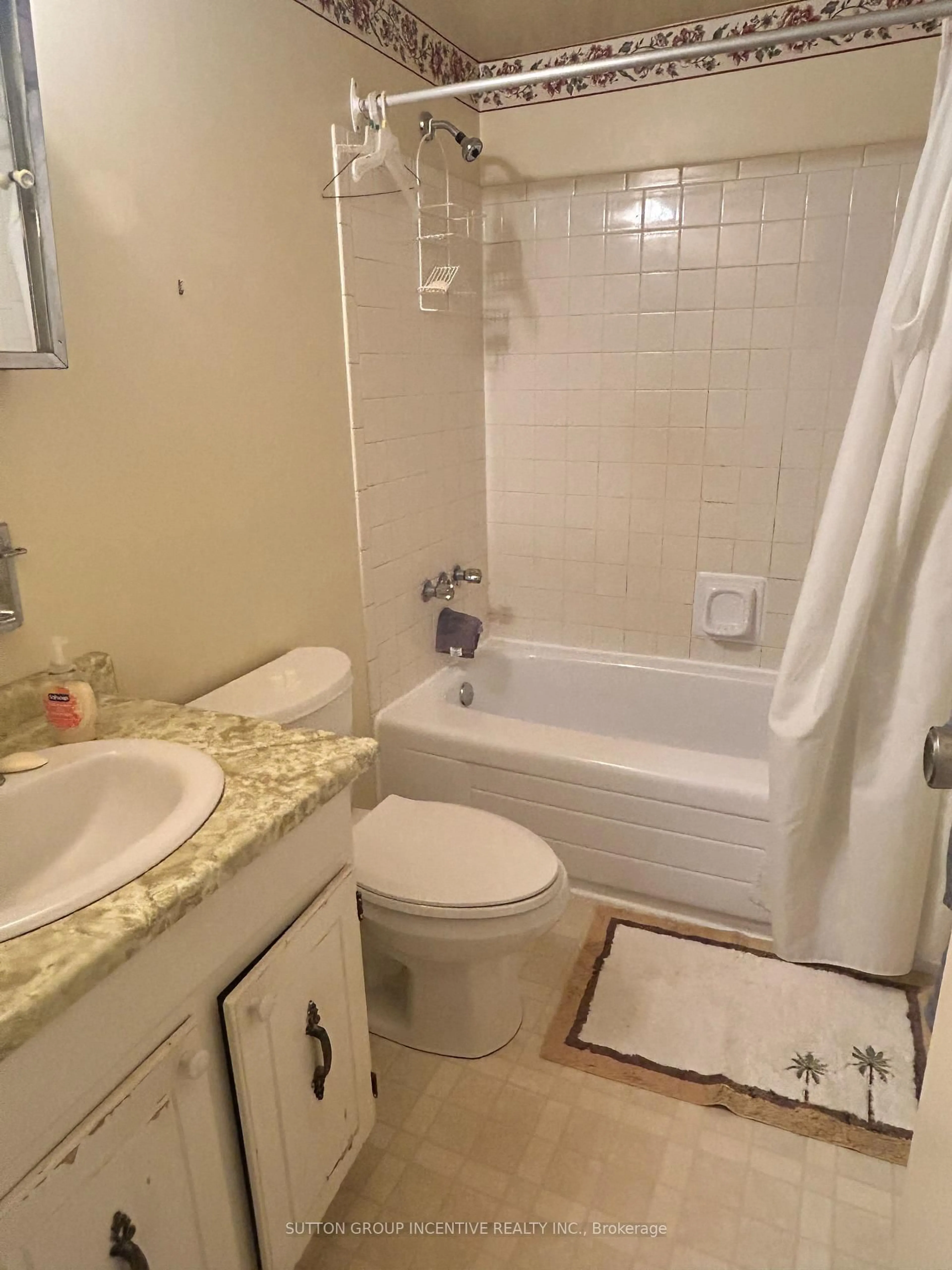 Standard bathroom, unknown for 184 Eighth St #206, Collingwood Ontario L9Y 2C8