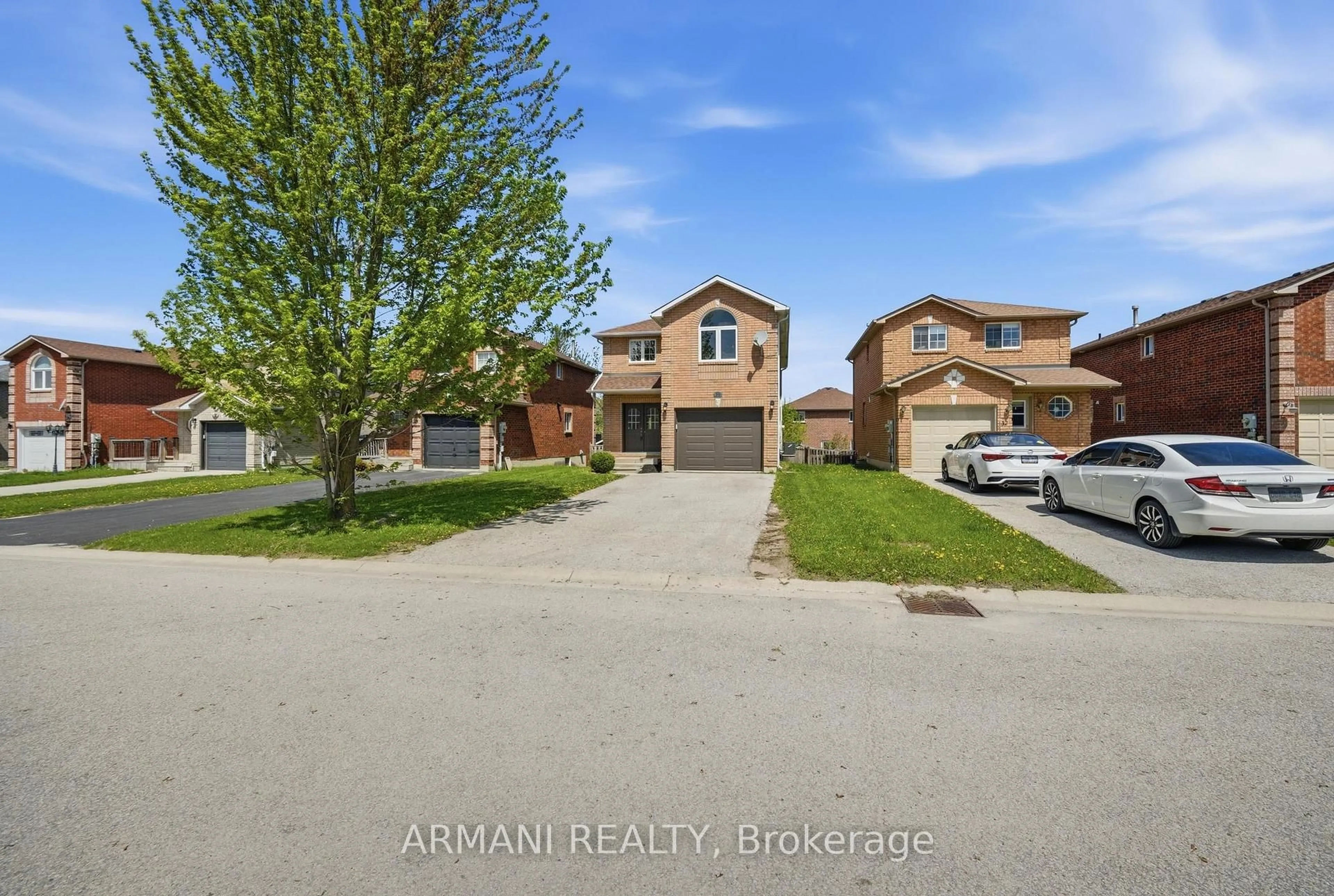 A pic from outside/outdoor area/front of a property/back of a property/a pic from drone, street for 30 Booth Lane, Barrie Ontario L4N 0S4