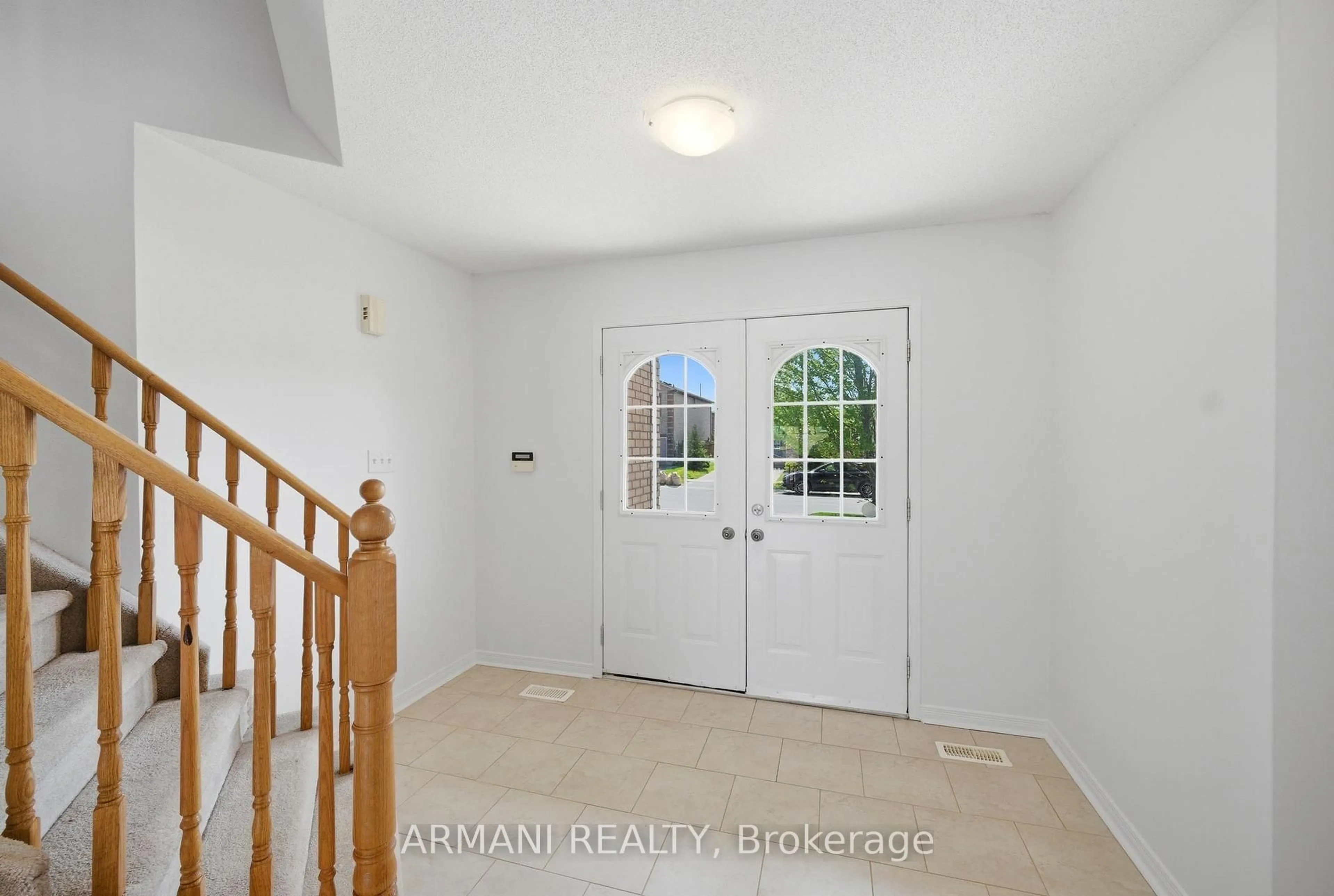 Indoor entryway for 30 Booth Lane, Barrie Ontario L4N 0S4