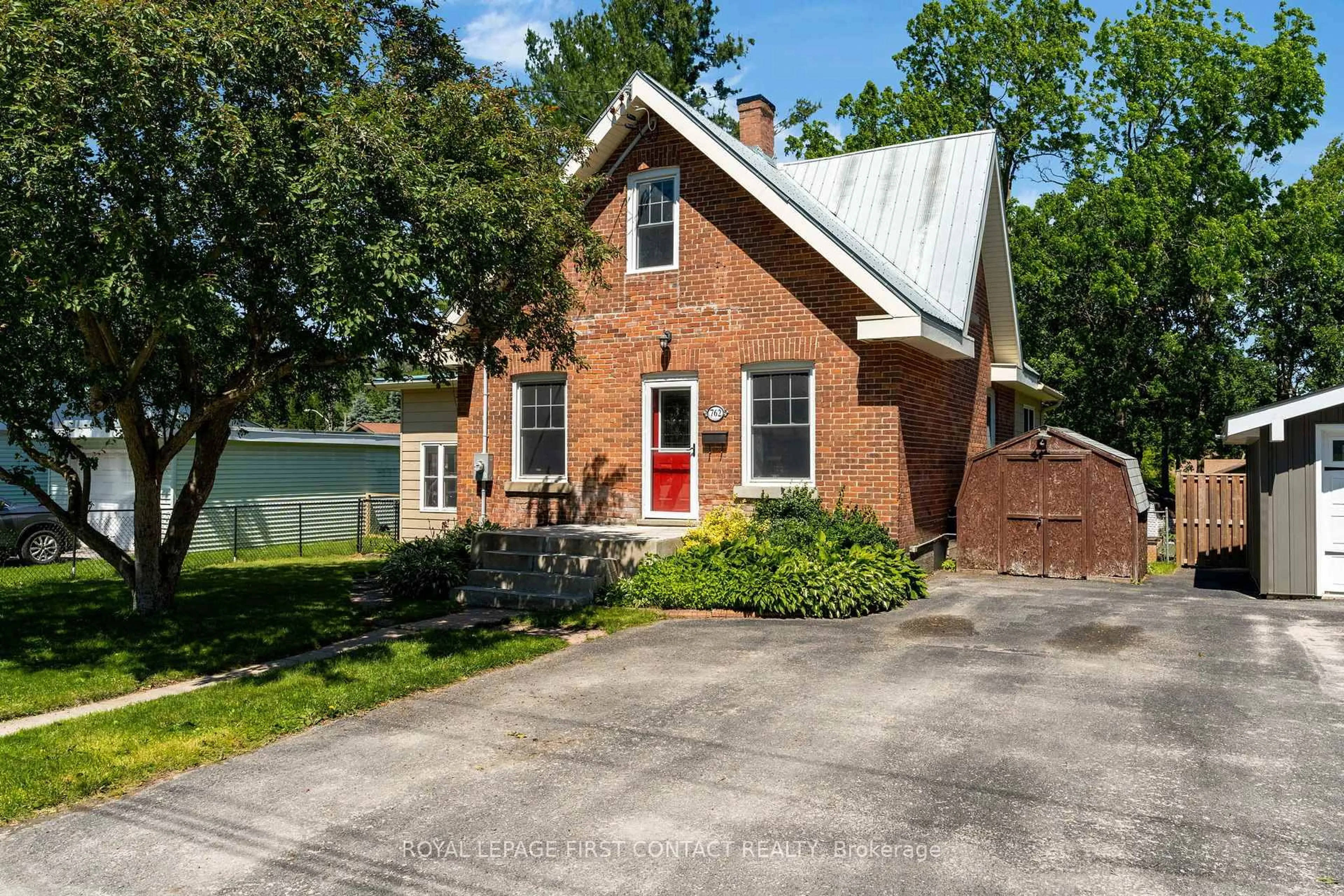 Home with brick exterior material, street for 762 Dominion Ave, Midland Ontario L4R 1S3