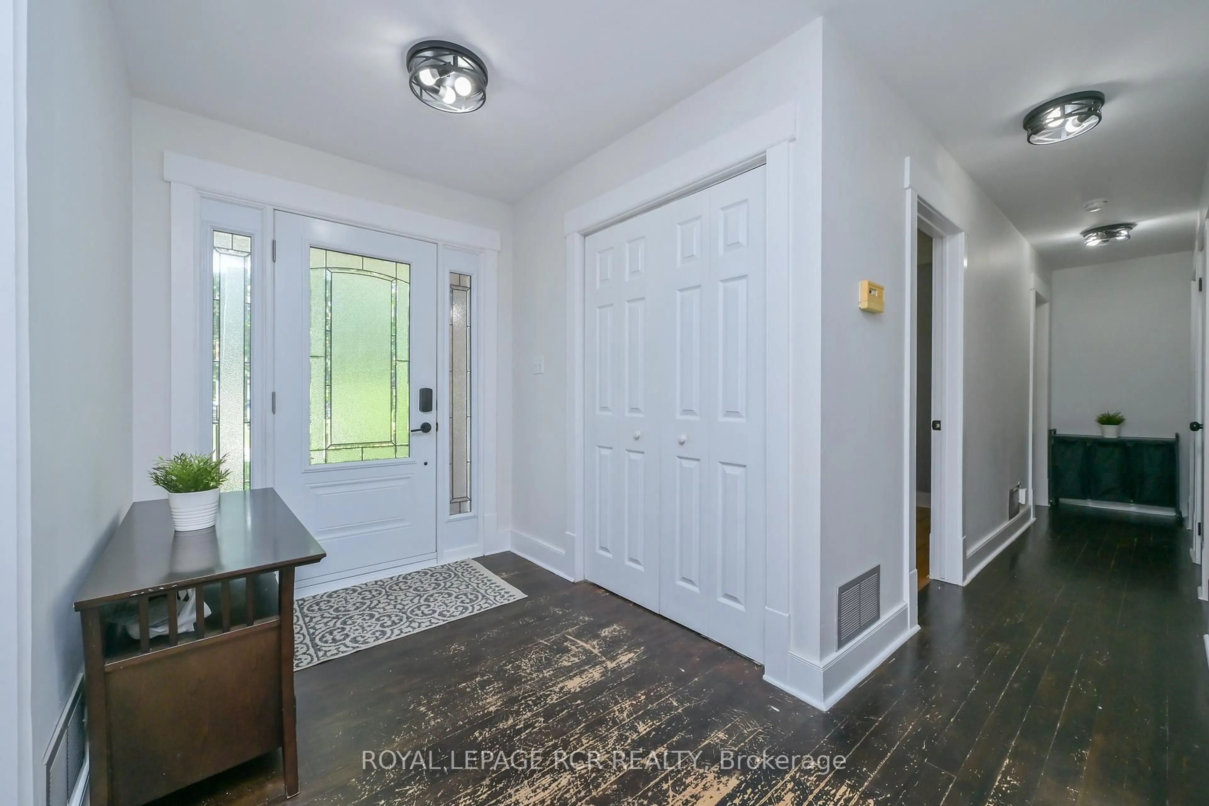 Indoor entryway for 14 Clarendon St, Clearview Ontario L0M 1N0