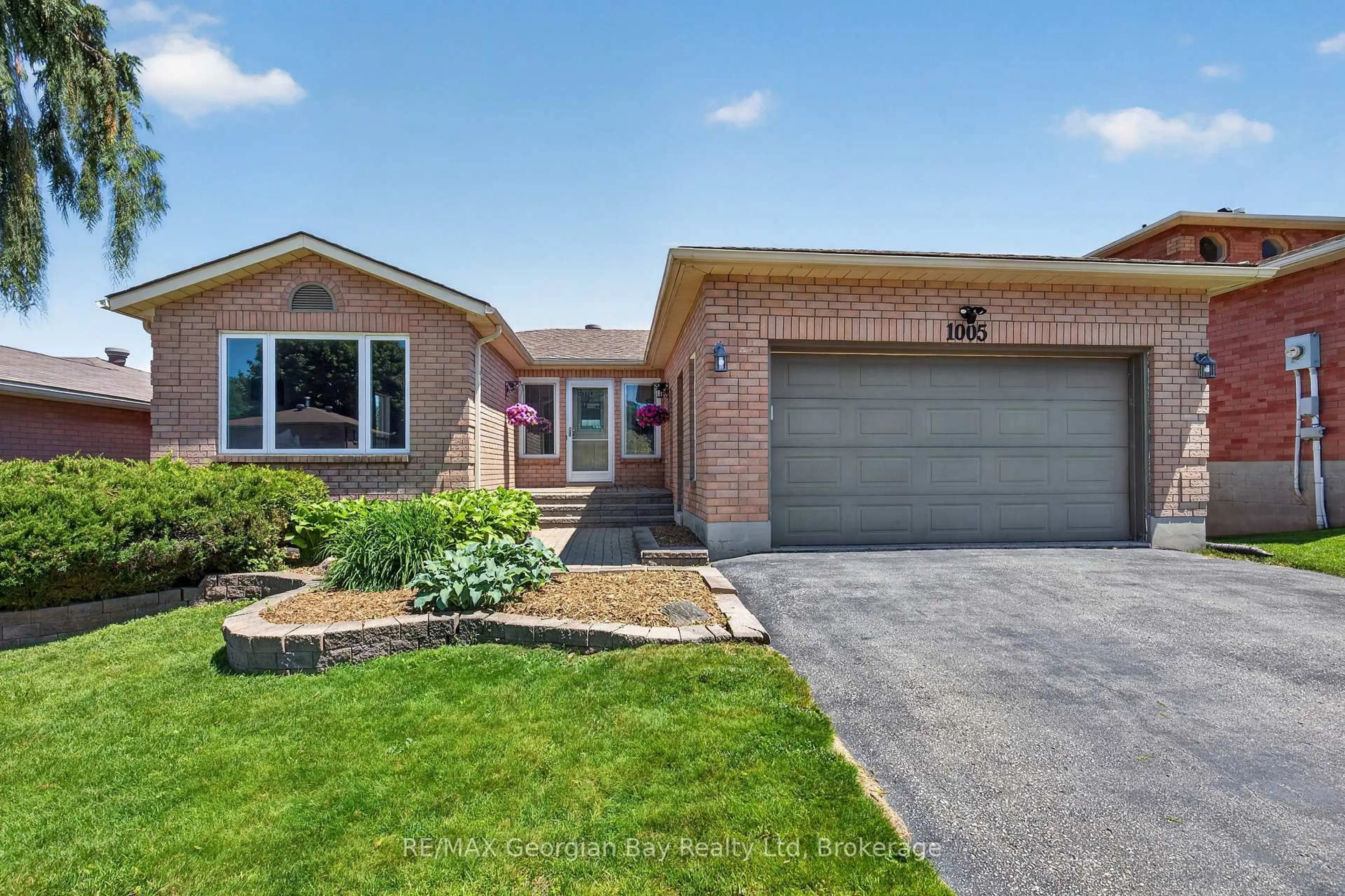 Home with brick exterior material, street for 1005 Dina Cres, Midland Ontario L4R 5C5