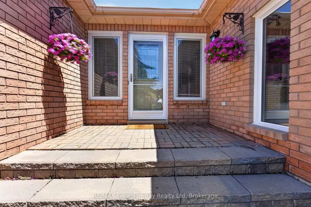 1005 Dina Cres, Midland 2