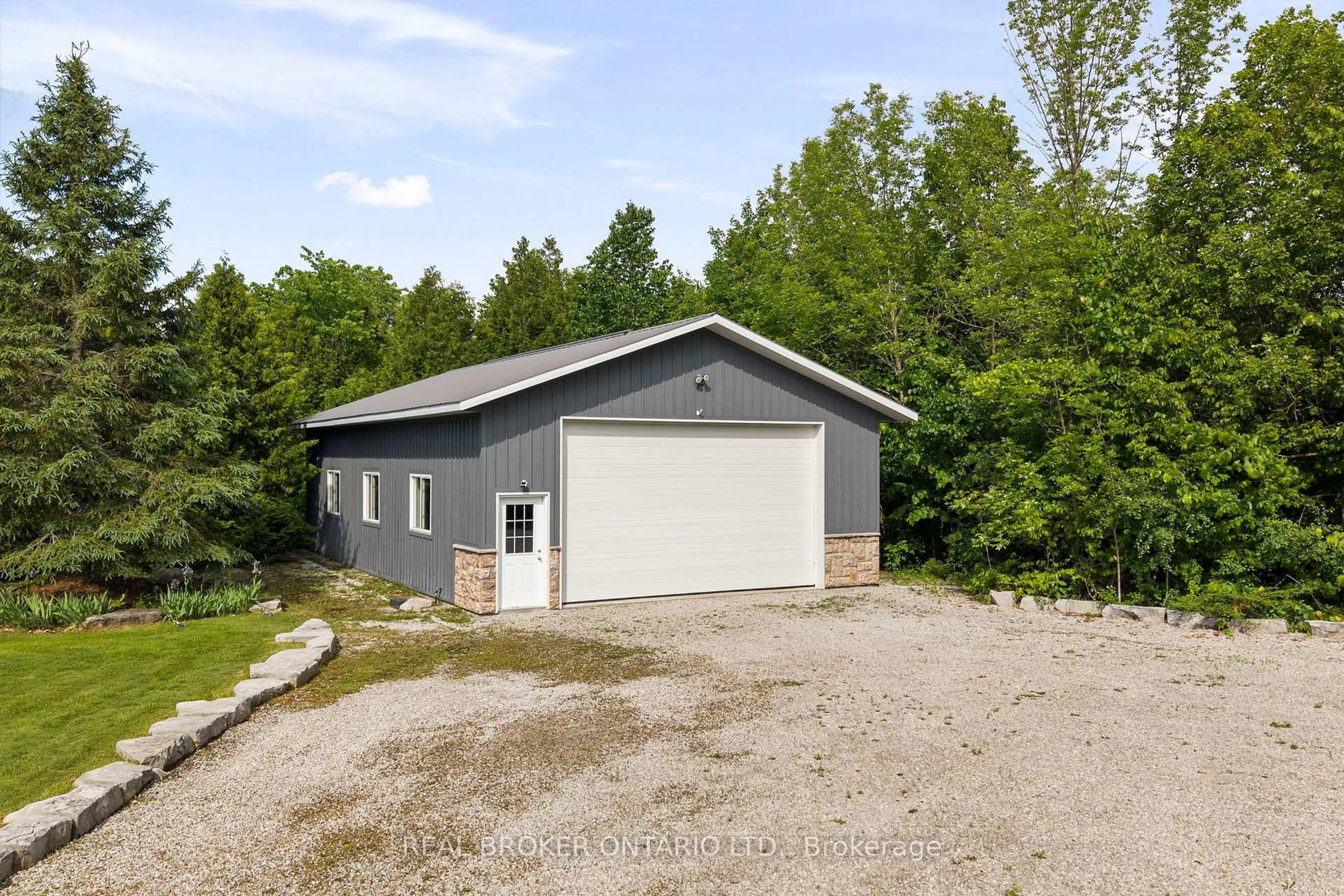 Indoor garage for 2200 Wainman Line, Severn Ontario L0K 1E0