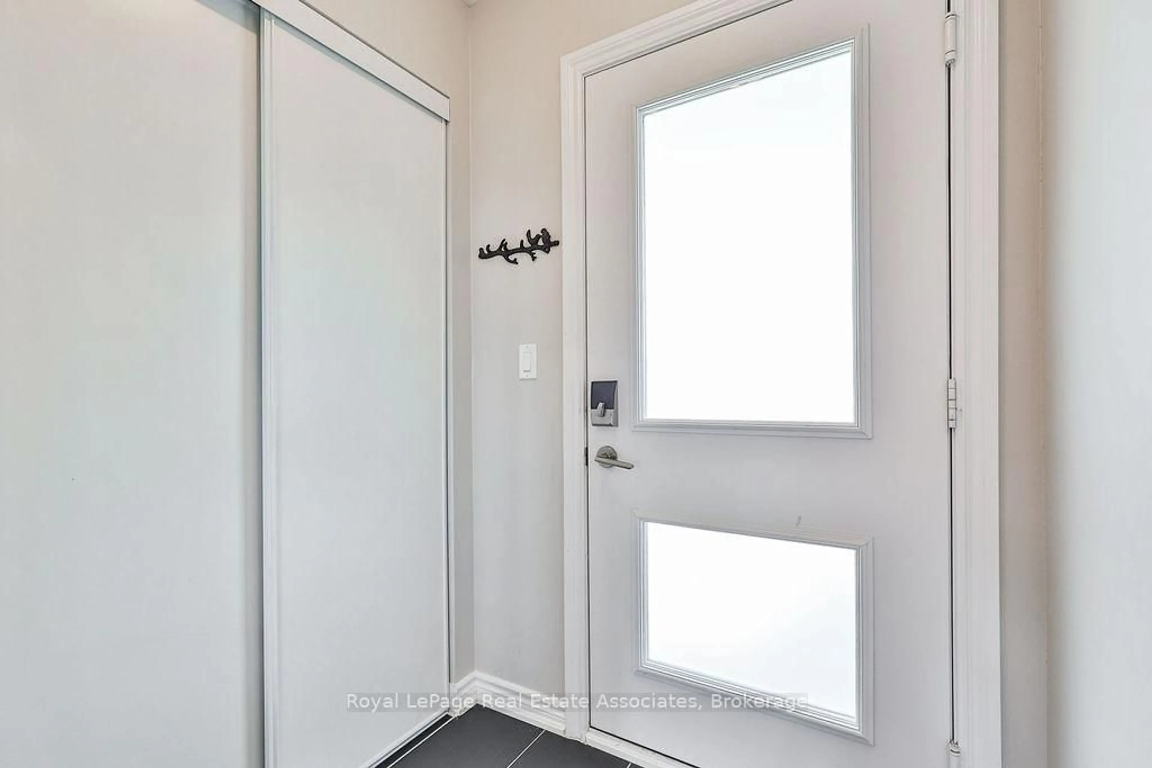 Indoor entryway for 4 Anchorage Cres #302, Collingwood Ontario L9Y 0Y6