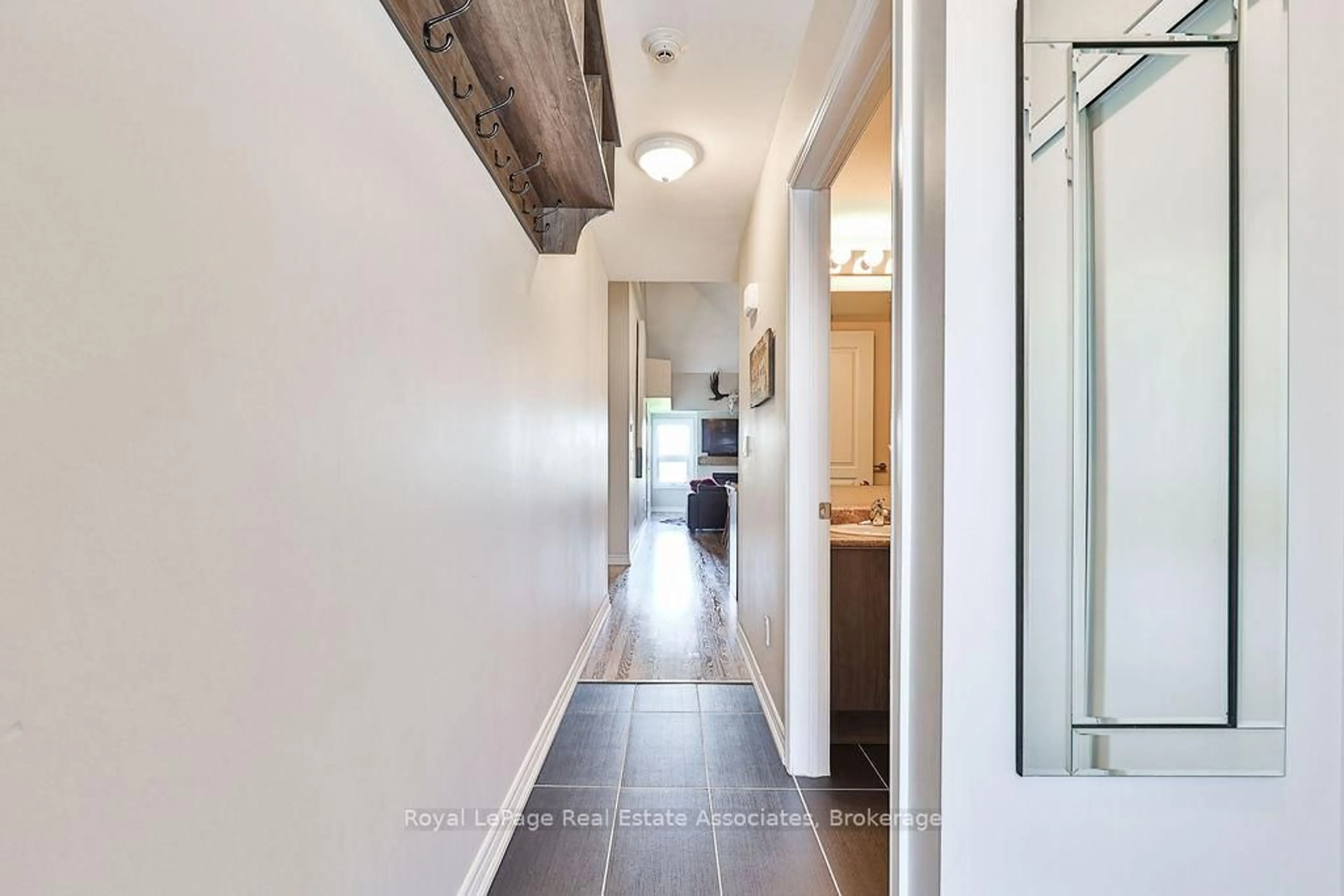 Indoor entryway for 4 Anchorage Cres #302, Collingwood Ontario L9Y 0Y6