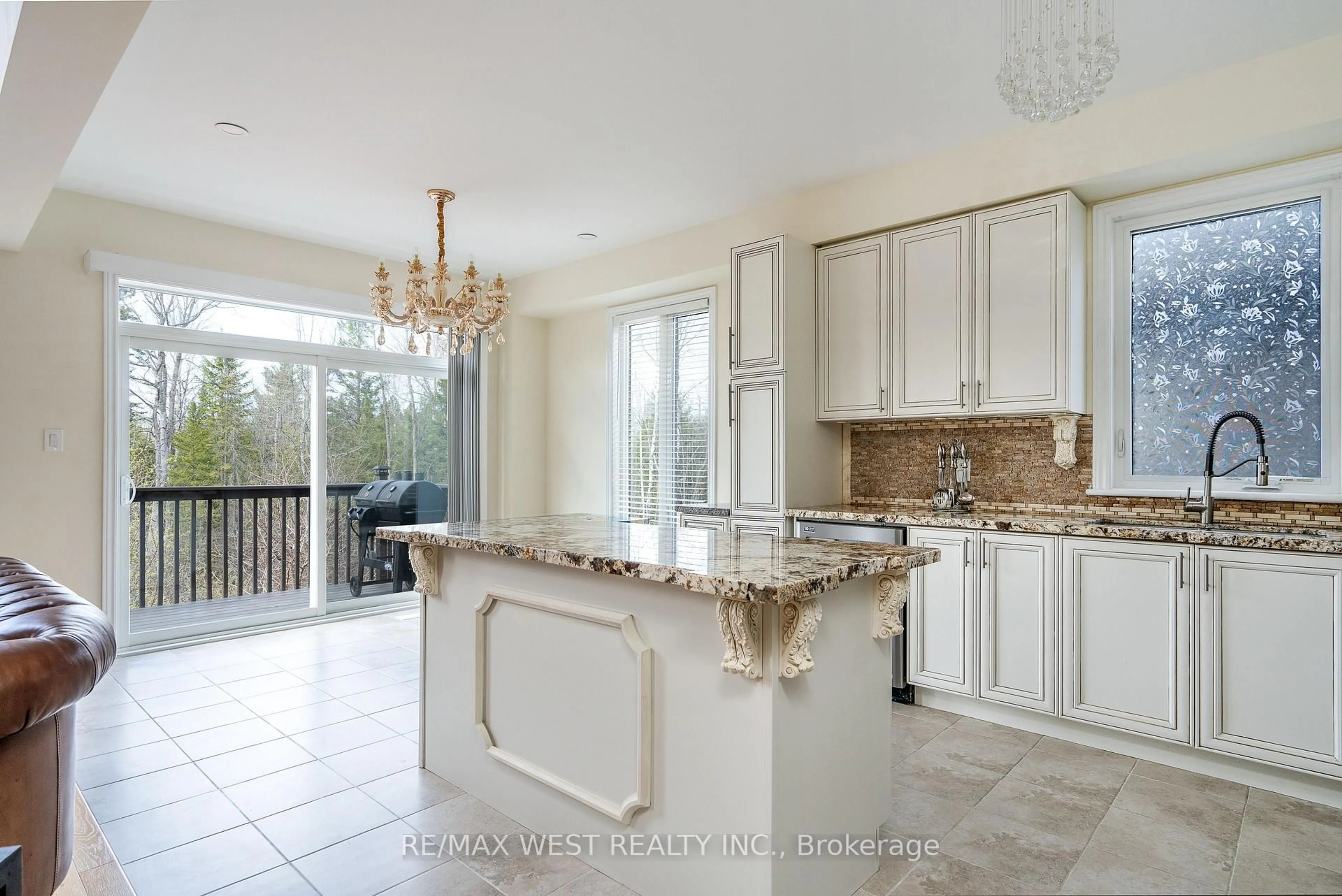 Open concept kitchen, ceramic/tile floor for 121 Allegra Dr, Wasaga Beach Ontario L9Z 1P2