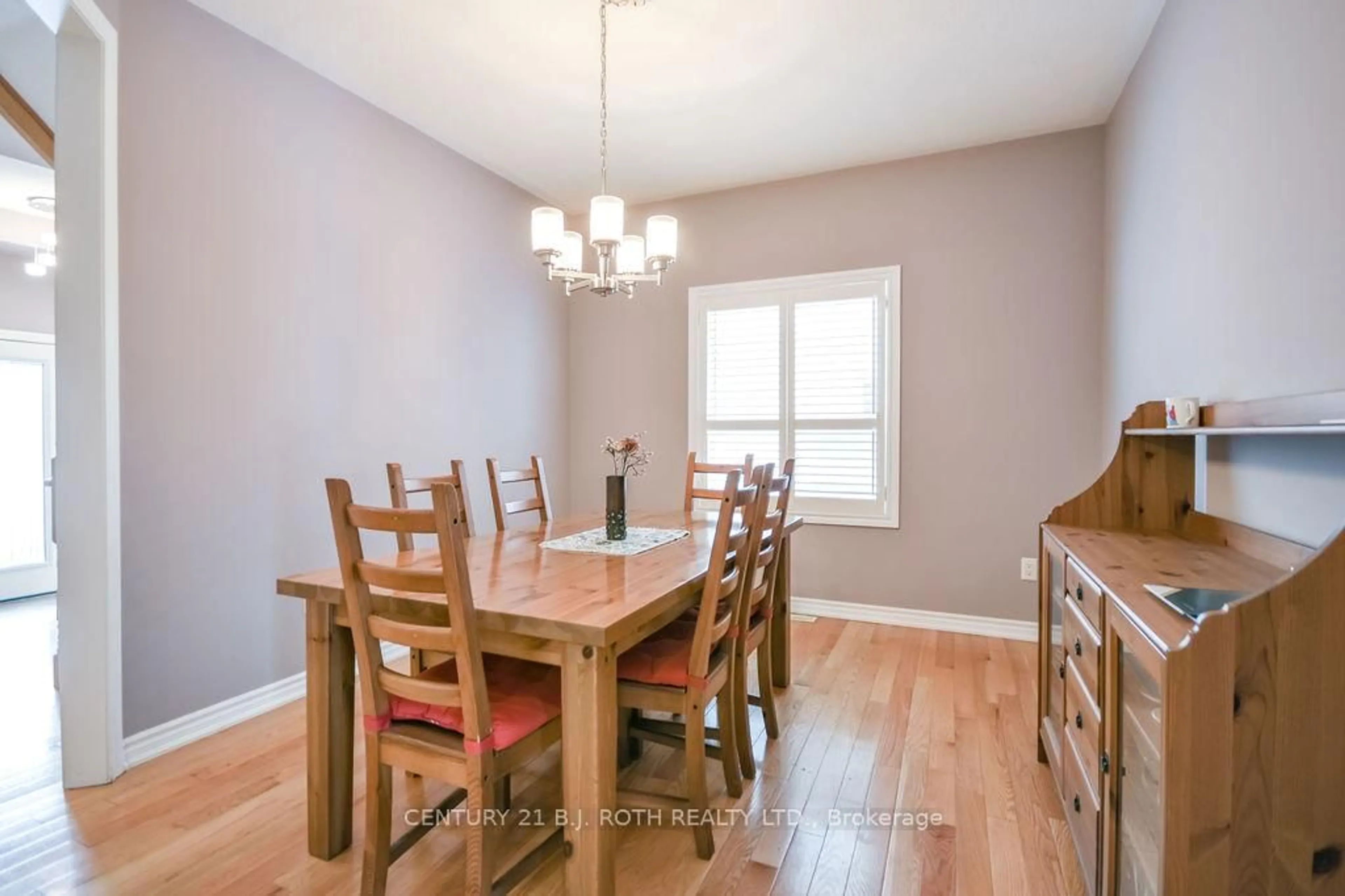 Dining room, wood/laminate floor for 24 Connaught Lane, Barrie Ontario L4M 0A6
