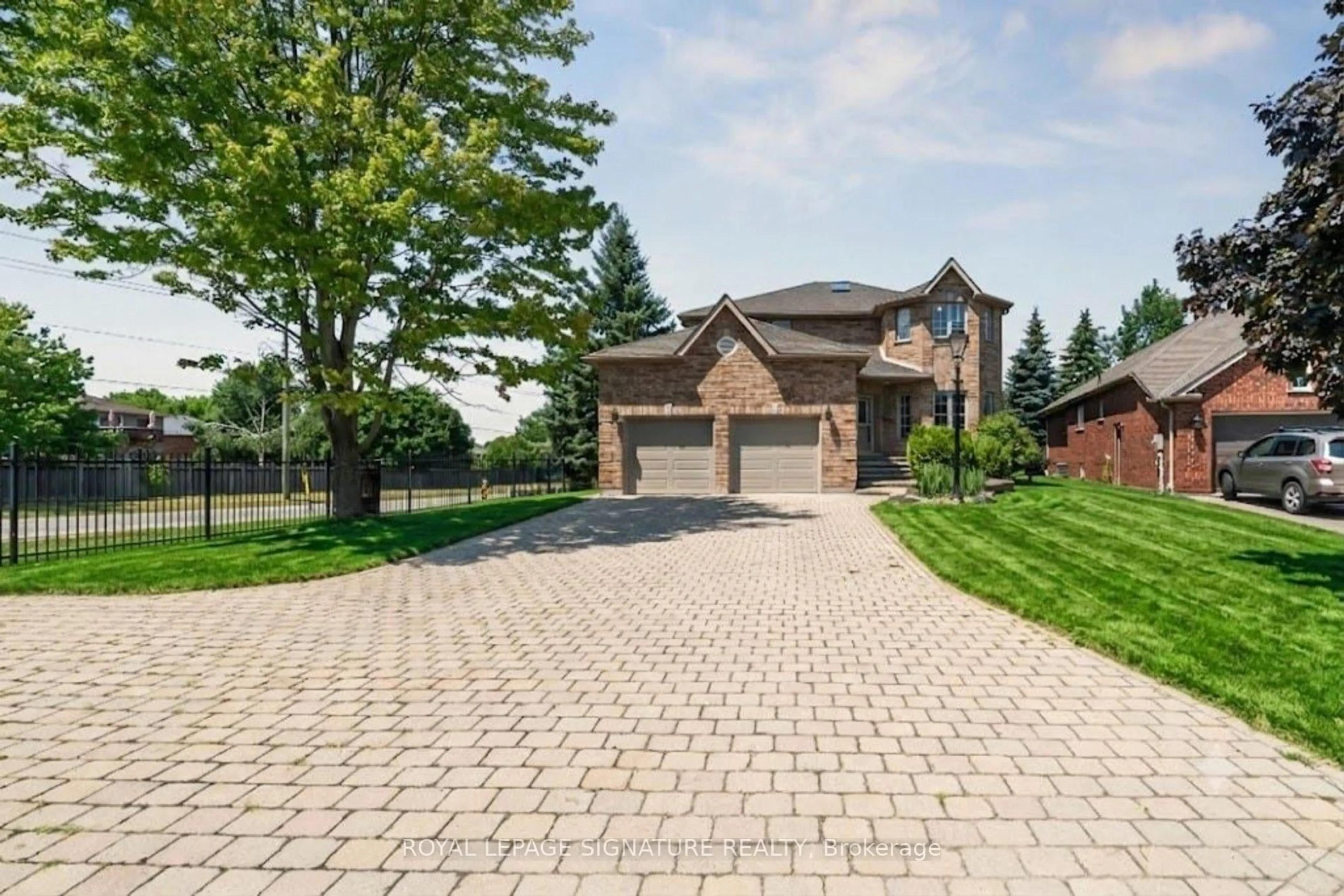 Home with brick exterior material, street for 12 Mccullough Crt, Barrie Ontario L4N 8M3