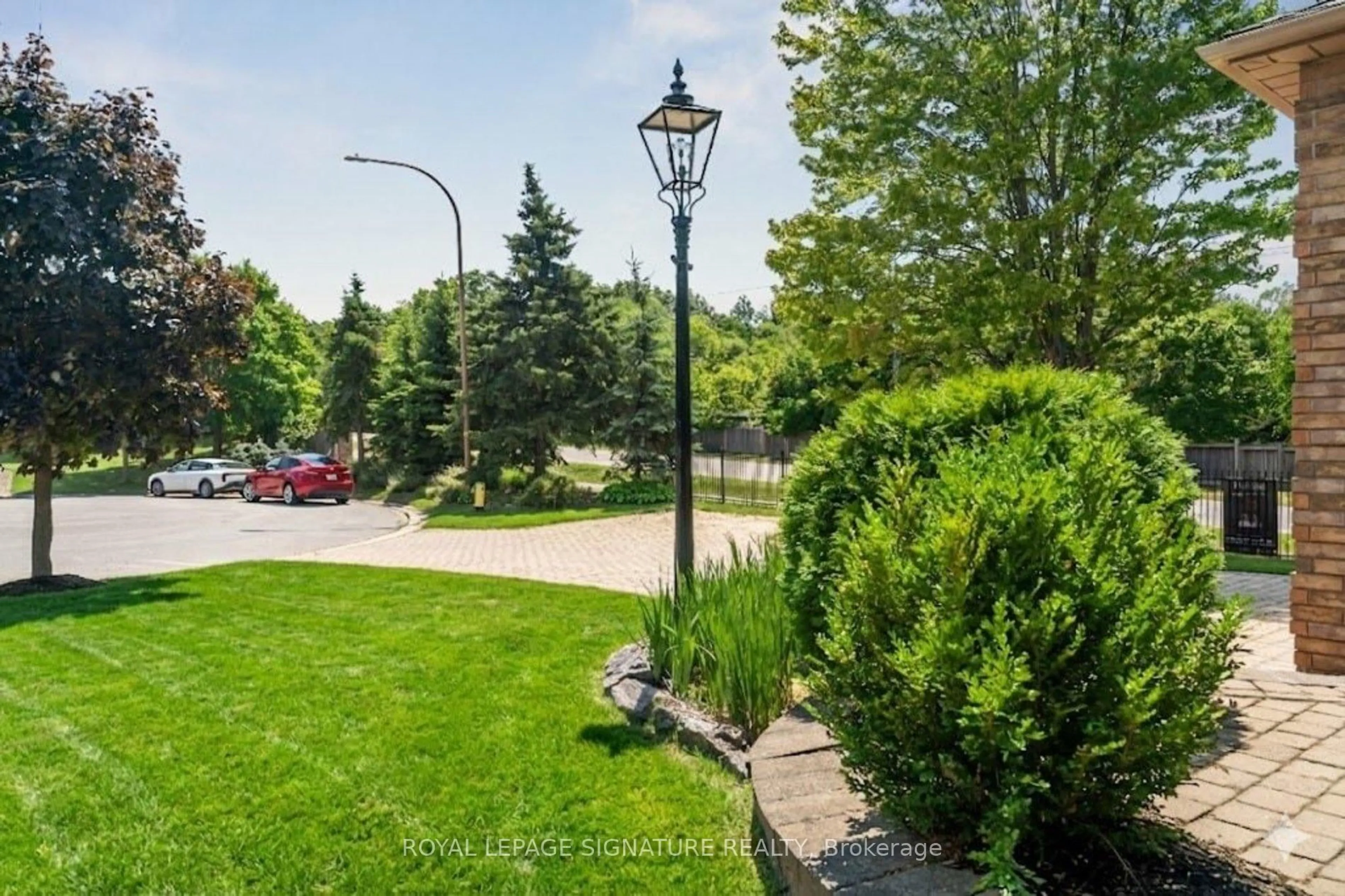 Patio, street for 12 Mccullough Crt, Barrie Ontario L4N 8M3