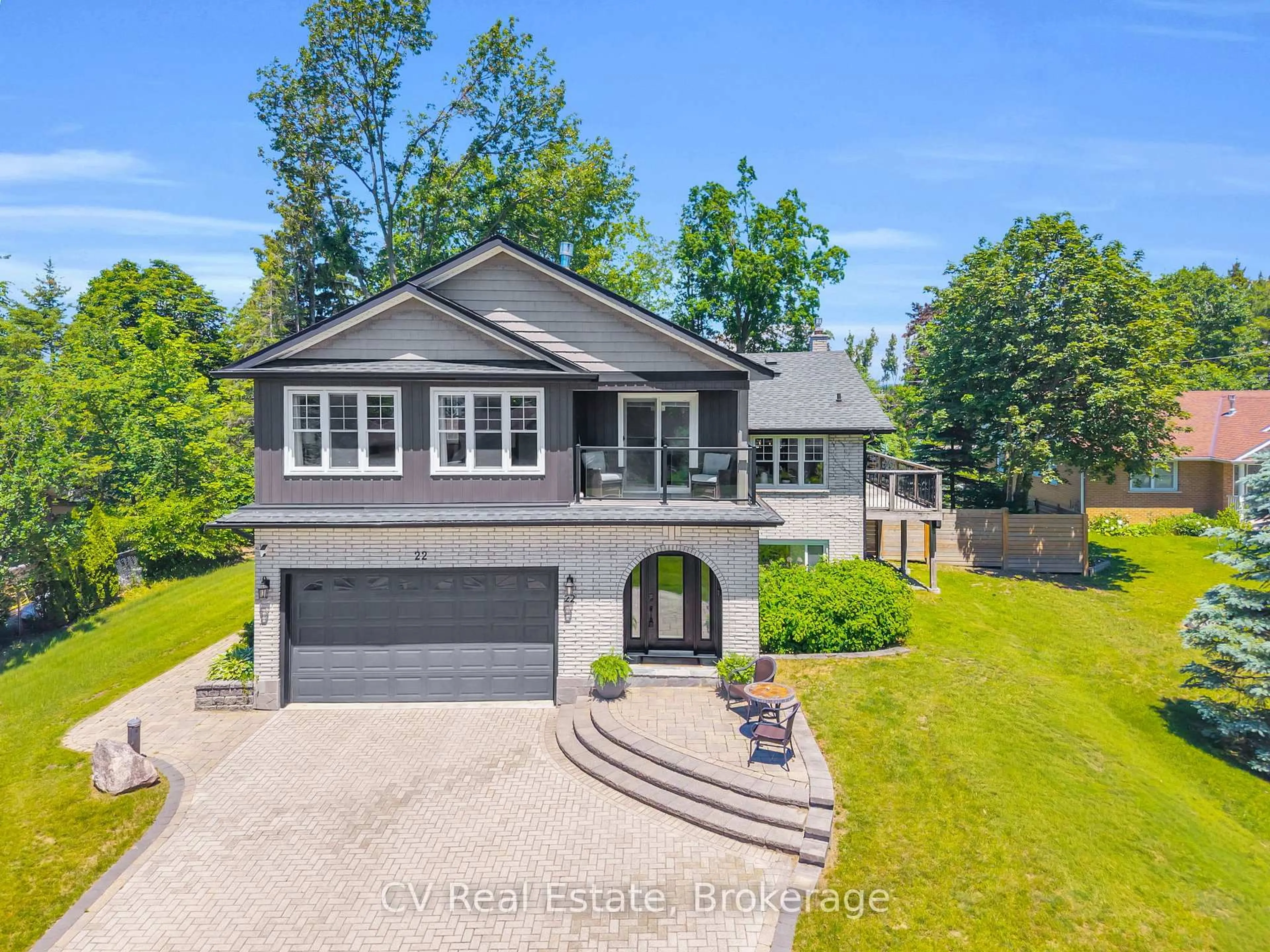 A pic from outside/outdoor area/front of a property/back of a property/a pic from drone, street for 22 Baycrest Dr, Barrie Ontario L4M 7C7