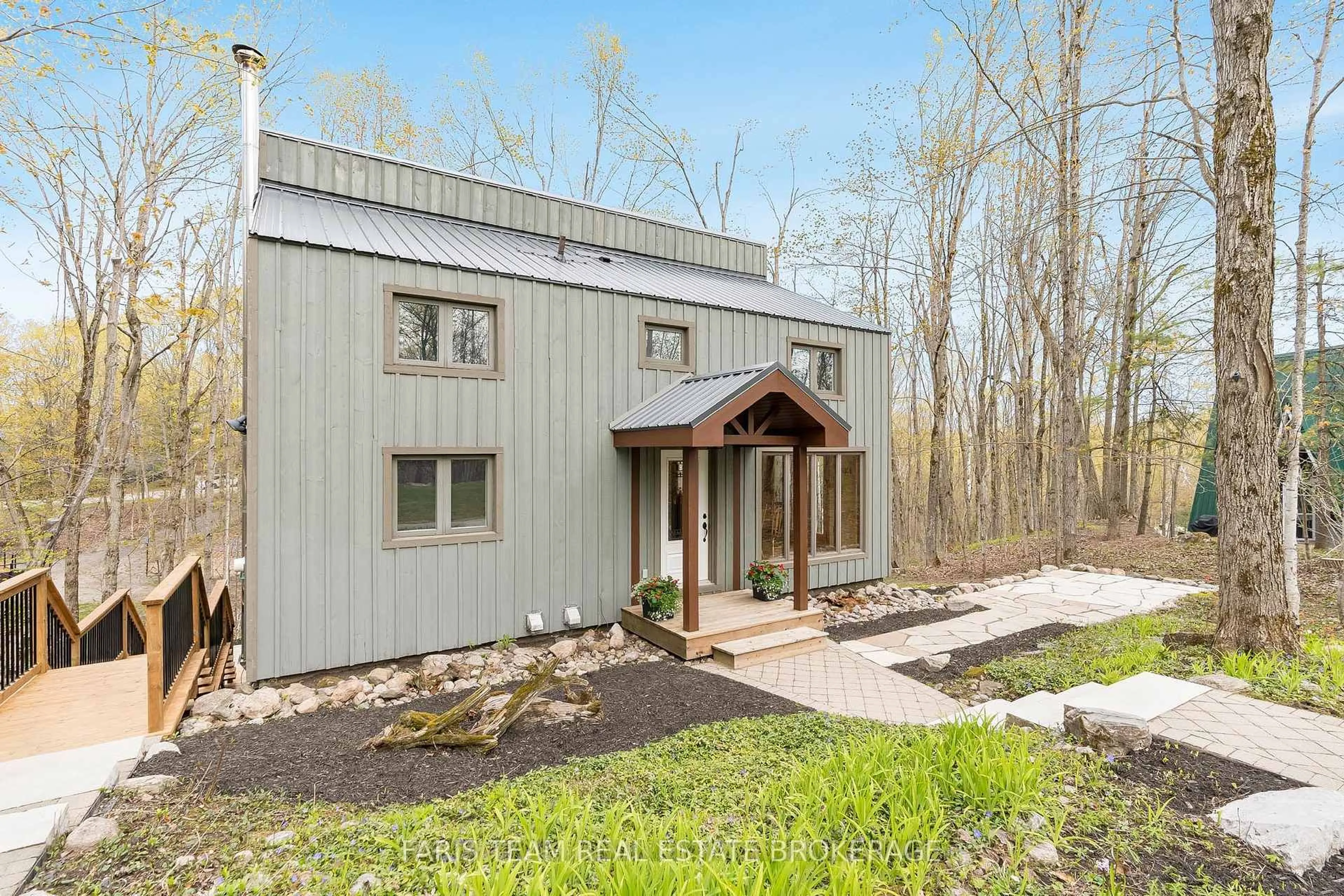 Home with vinyl exterior material, unknown for 46 Huronwoods Dr, Oro-Medonte Ontario L0K 1E0