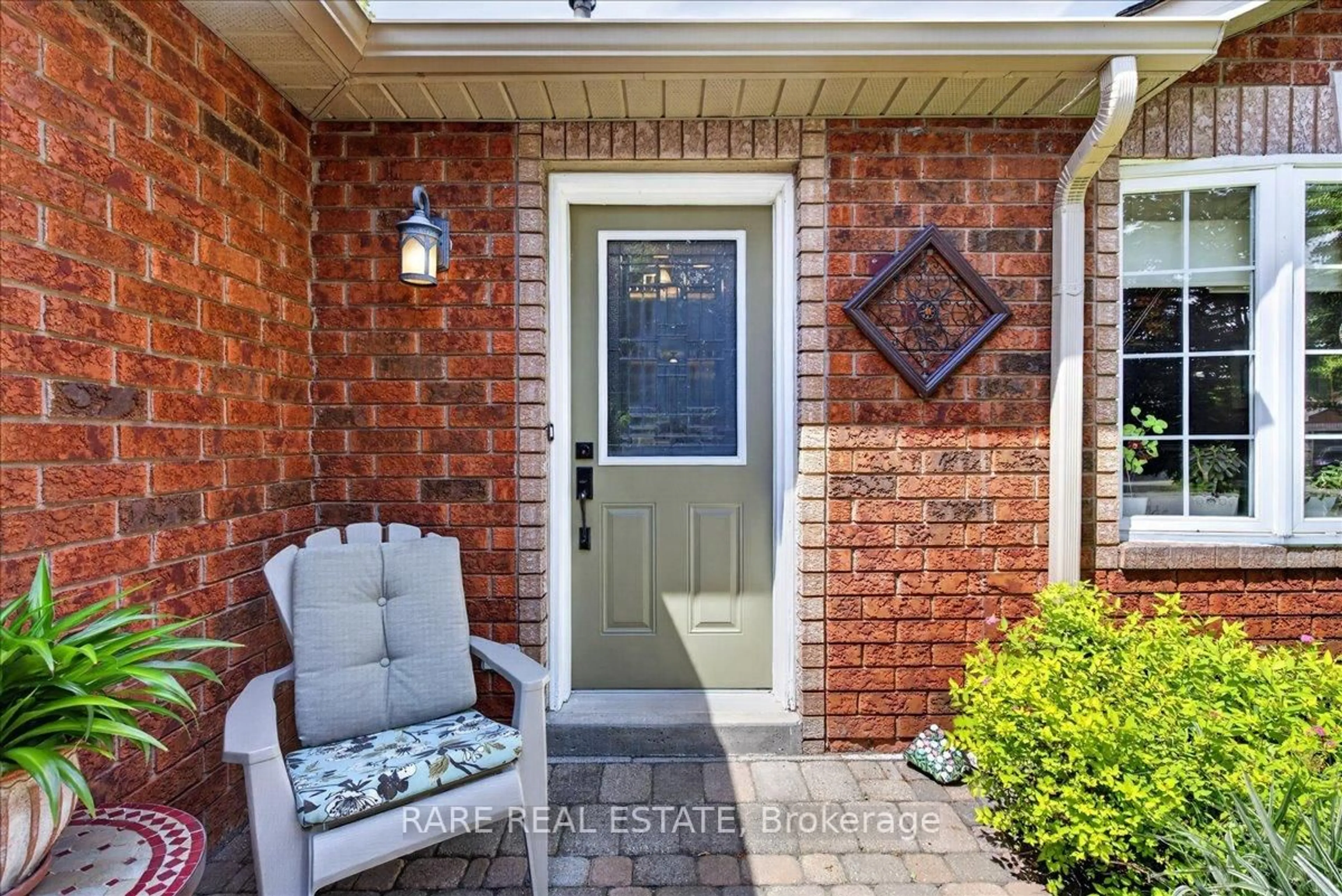 Home with brick exterior material, street for 8 Whitehorn Cres, Barrie Ontario L4N 8E4