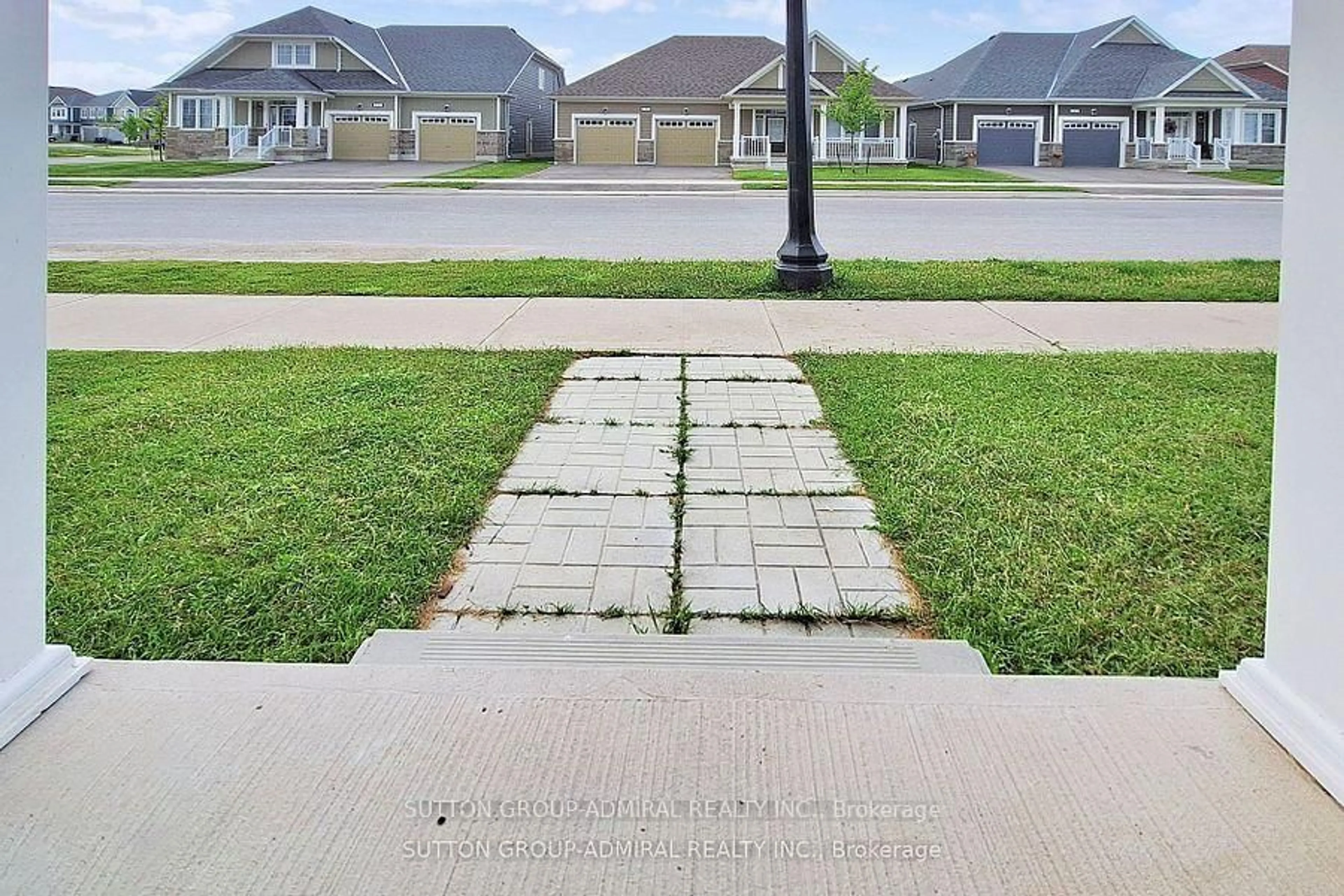 A pic from outside/outdoor area/front of a property/back of a property/a pic from drone, street for 146 Village Gate Dr, Wasaga Beach Ontario L9Z 0J7