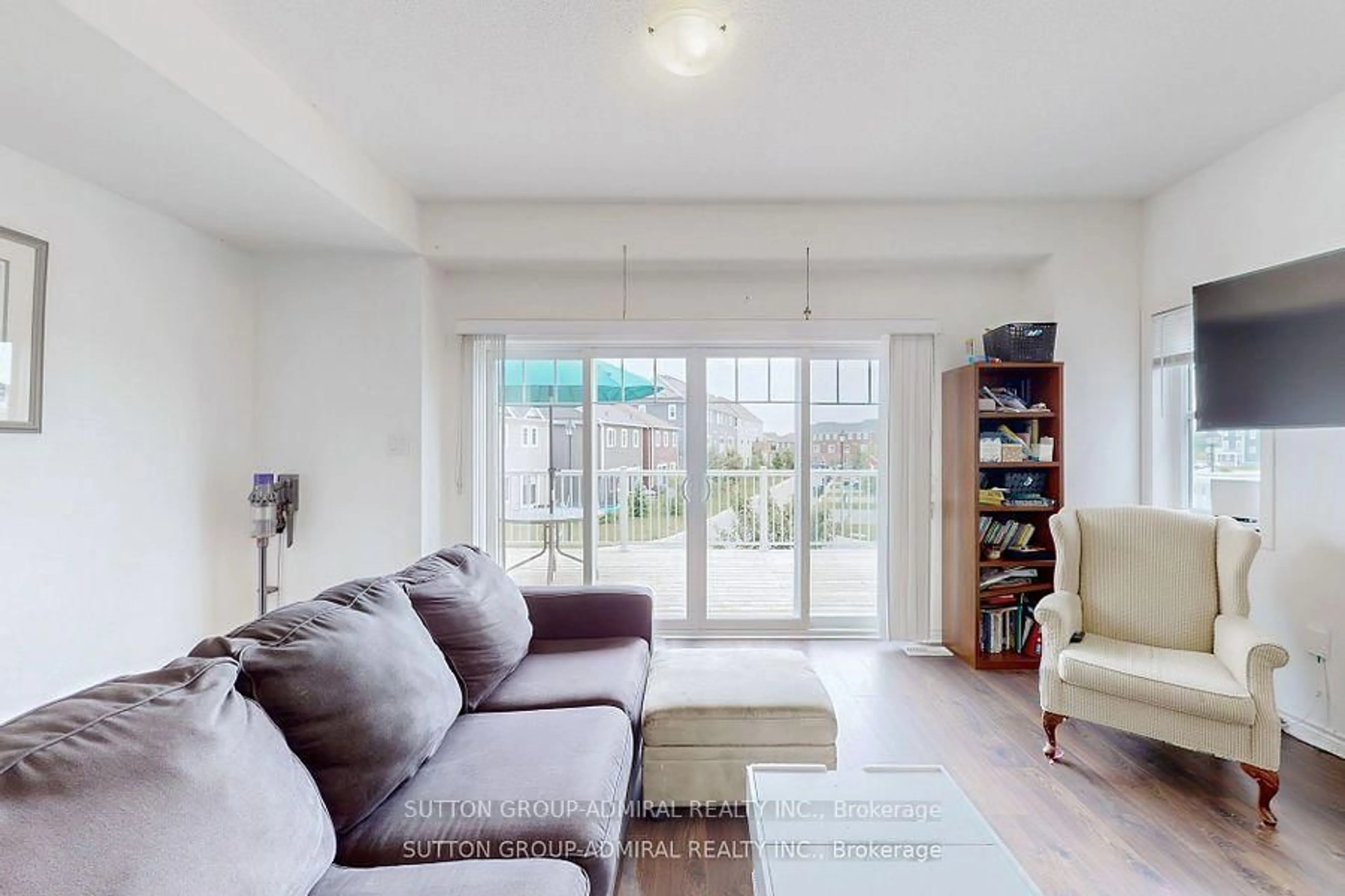 Living room with furniture, unknown for 146 Village Gate Dr, Wasaga Beach Ontario L9Z 0J7