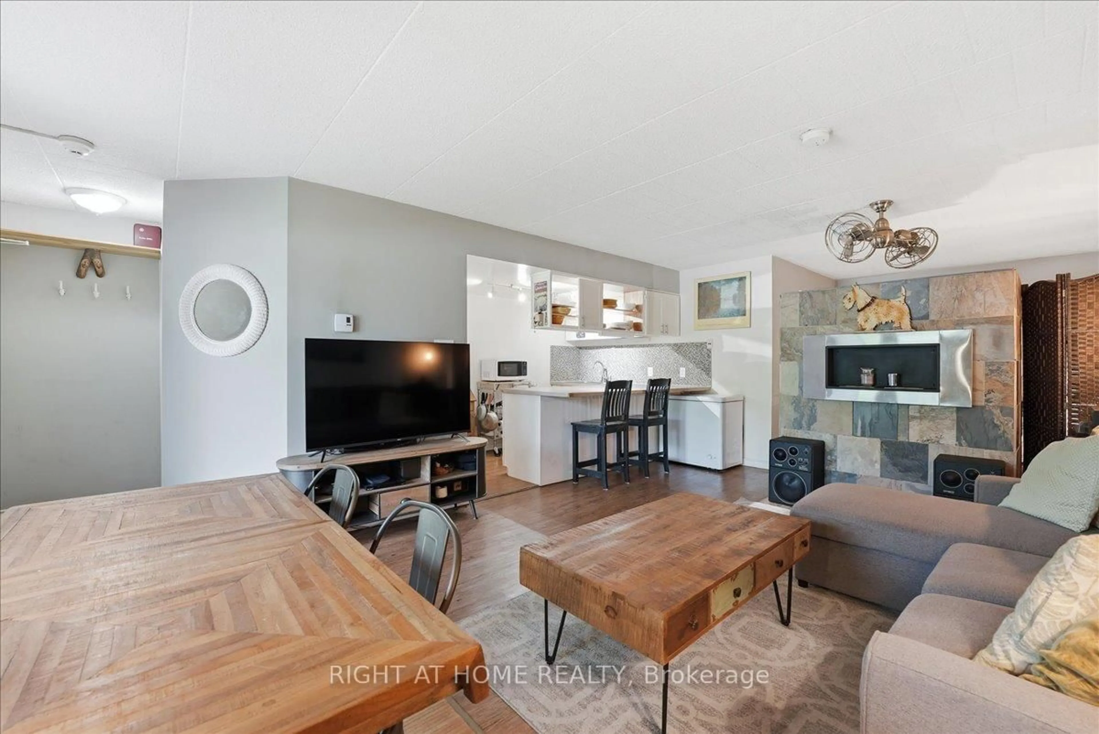 Unknown for 1102 Horseshoe Valley Rd #108, Oro-Medonte Ontario L4M 4Y8