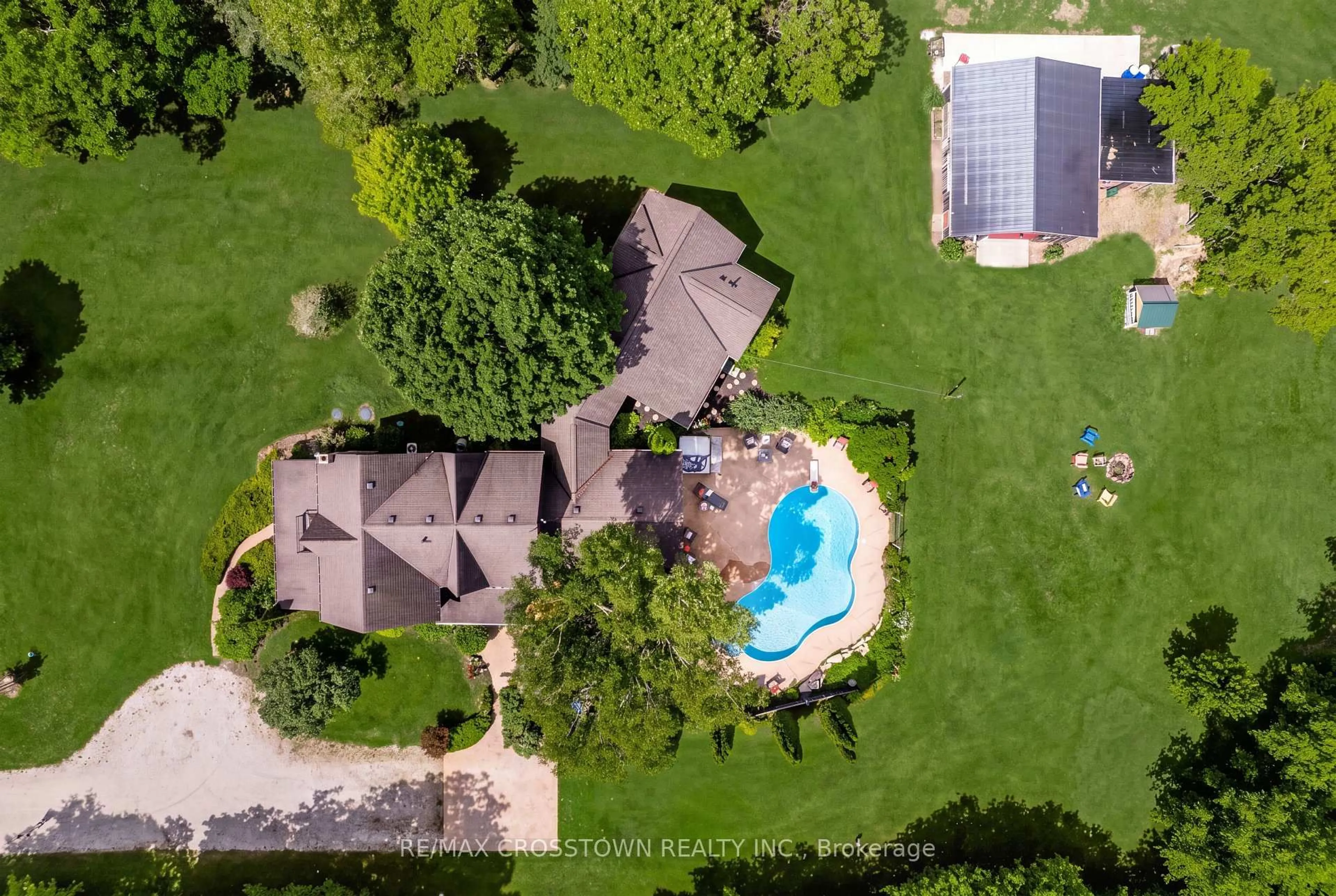 A pic from outside/outdoor area/front of a property/back of a property/a pic from drone, unknown for 3904 Concession 12 Sunnidale Sdrd, Clearview Ontario L0M 1S0