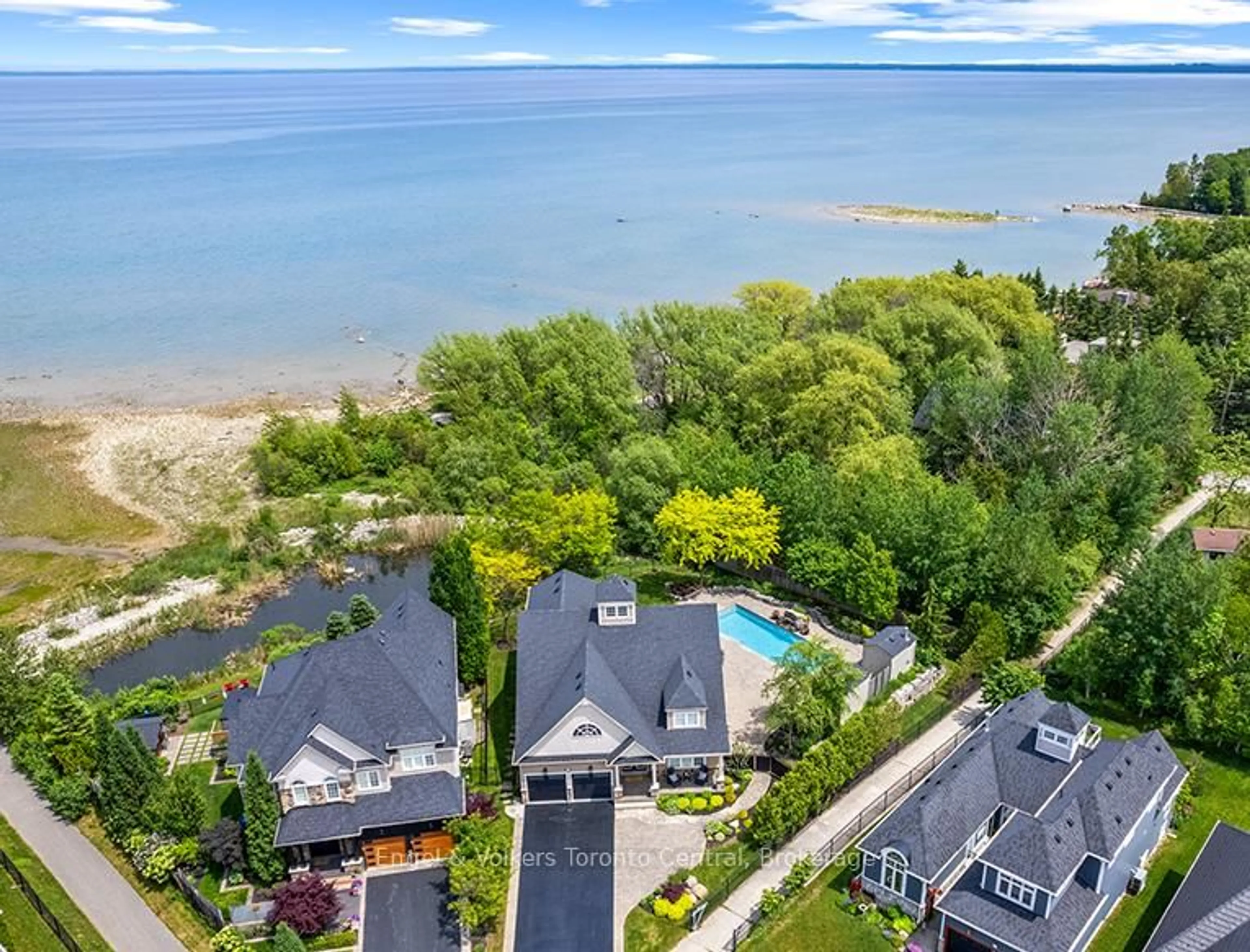 A pic from outside/outdoor area/front of a property/back of a property/a pic from drone, water/lake/river/ocean view for 42 Silver Cres, Collingwood Ontario L9Y 0E9
