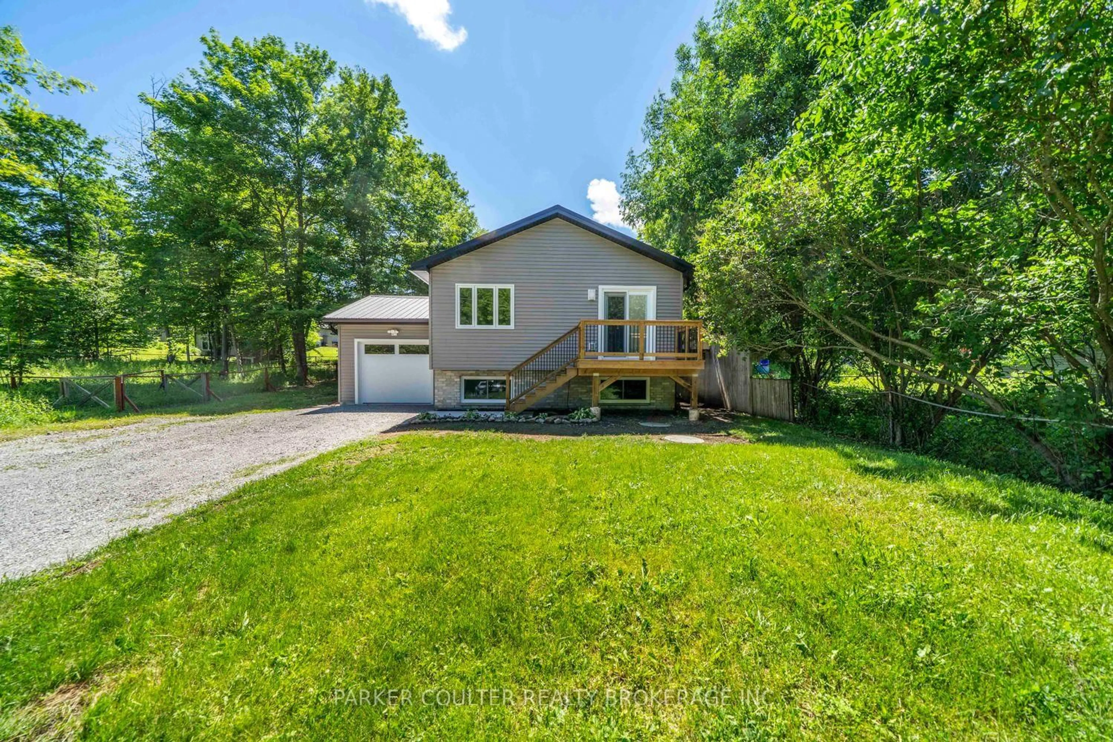 A pic from outside/outdoor area/front of a property/back of a property/a pic from drone, water/lake/river/ocean view for 82 McArthur Dr, Penetanguishene Ontario L9M 1X3